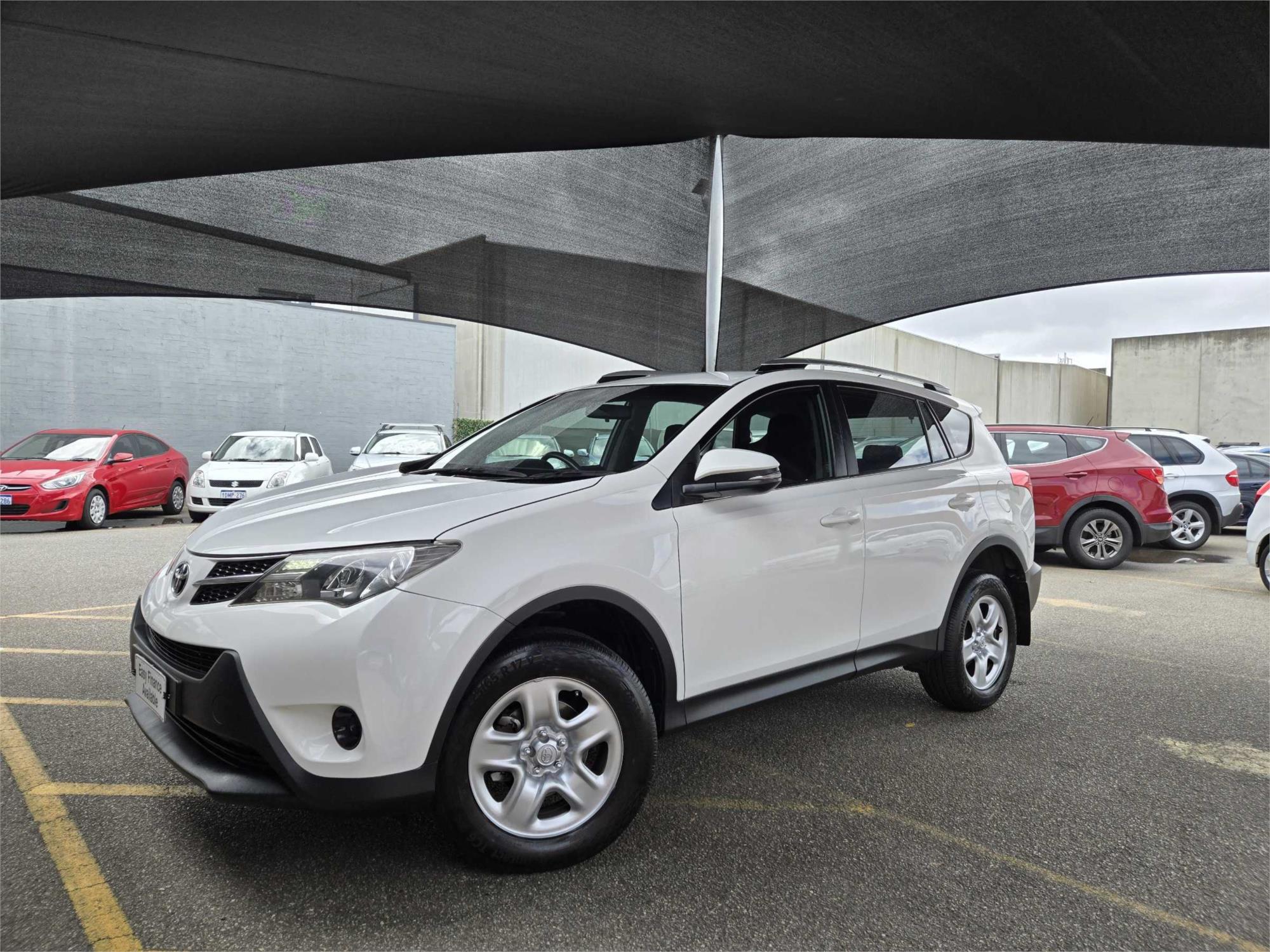
								2014 Toyota RAV4 GX full									