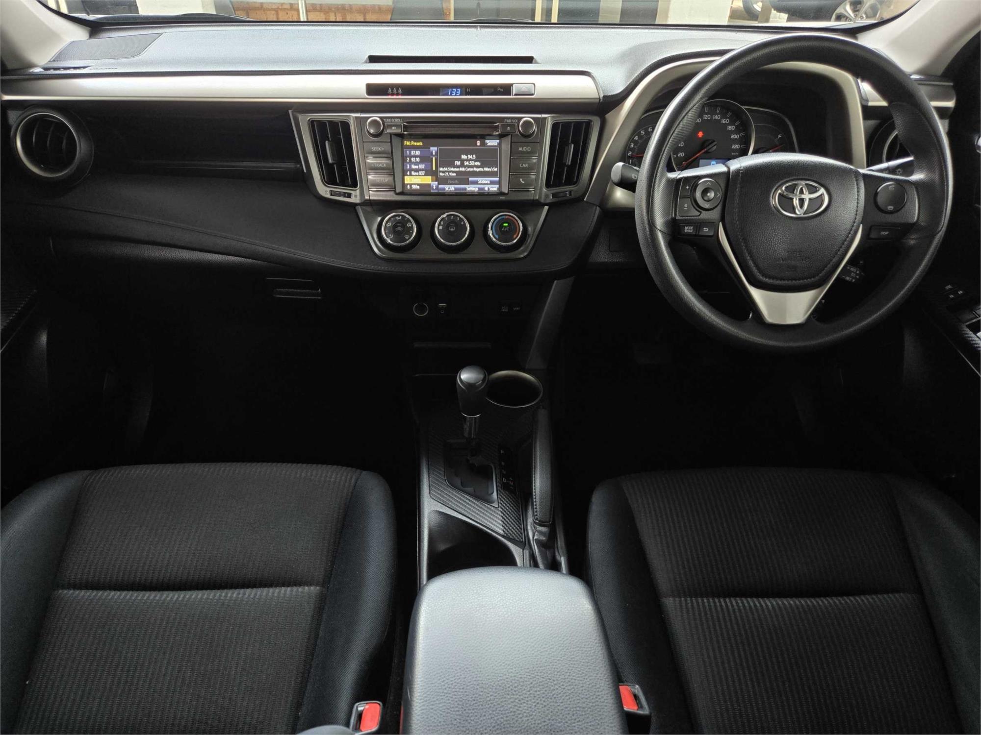 
								2014 Toyota RAV4 GX full									