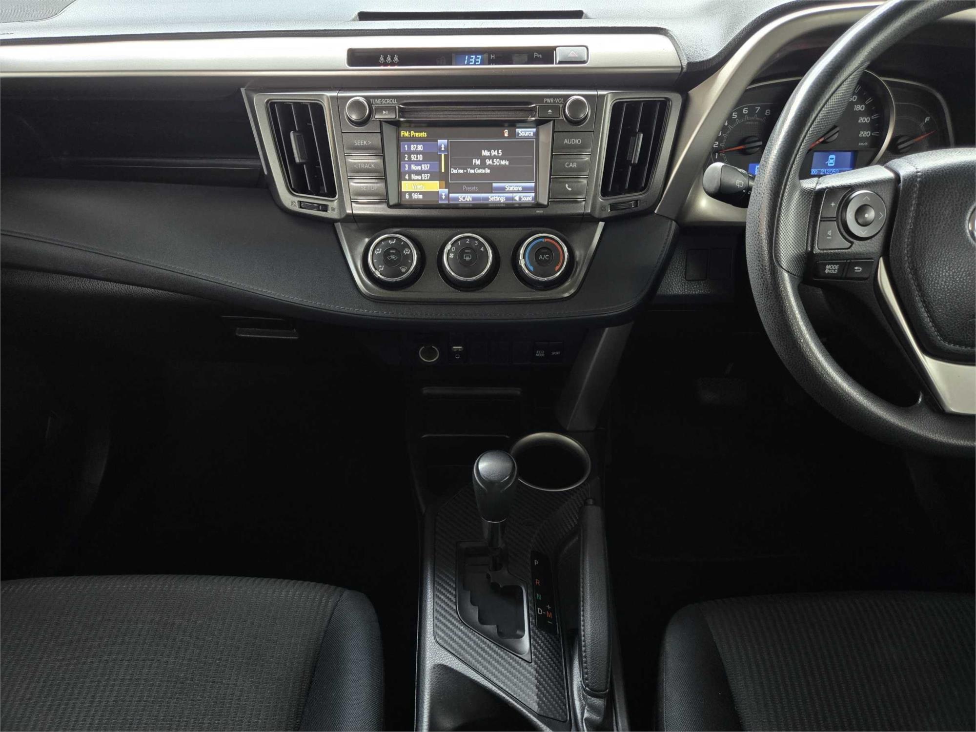 
								2014 Toyota RAV4 GX full									