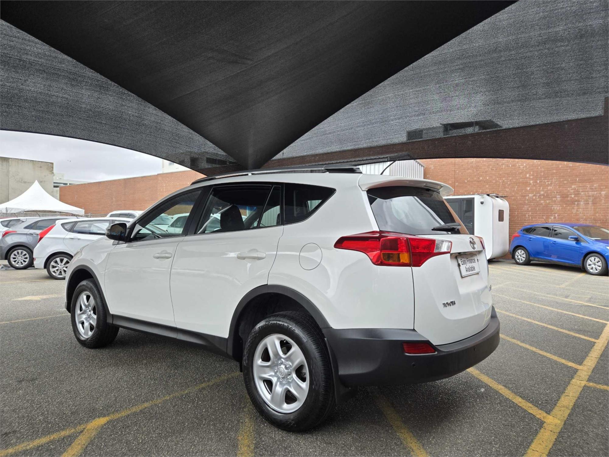 
								2014 Toyota RAV4 GX full									