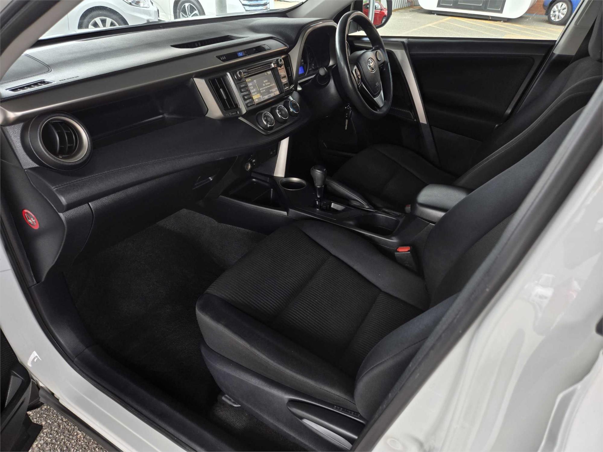 
								2014 Toyota RAV4 GX full									