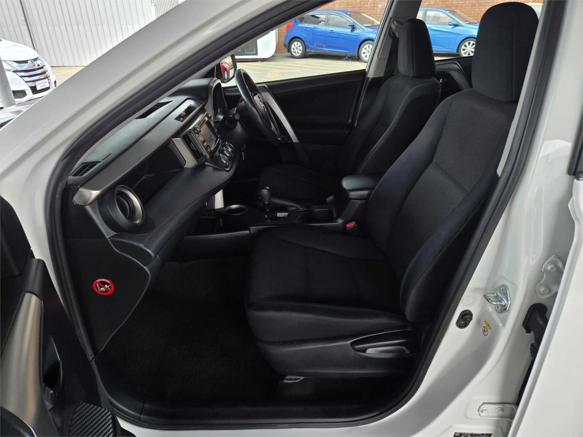 
								2014 Toyota RAV4 GX full									