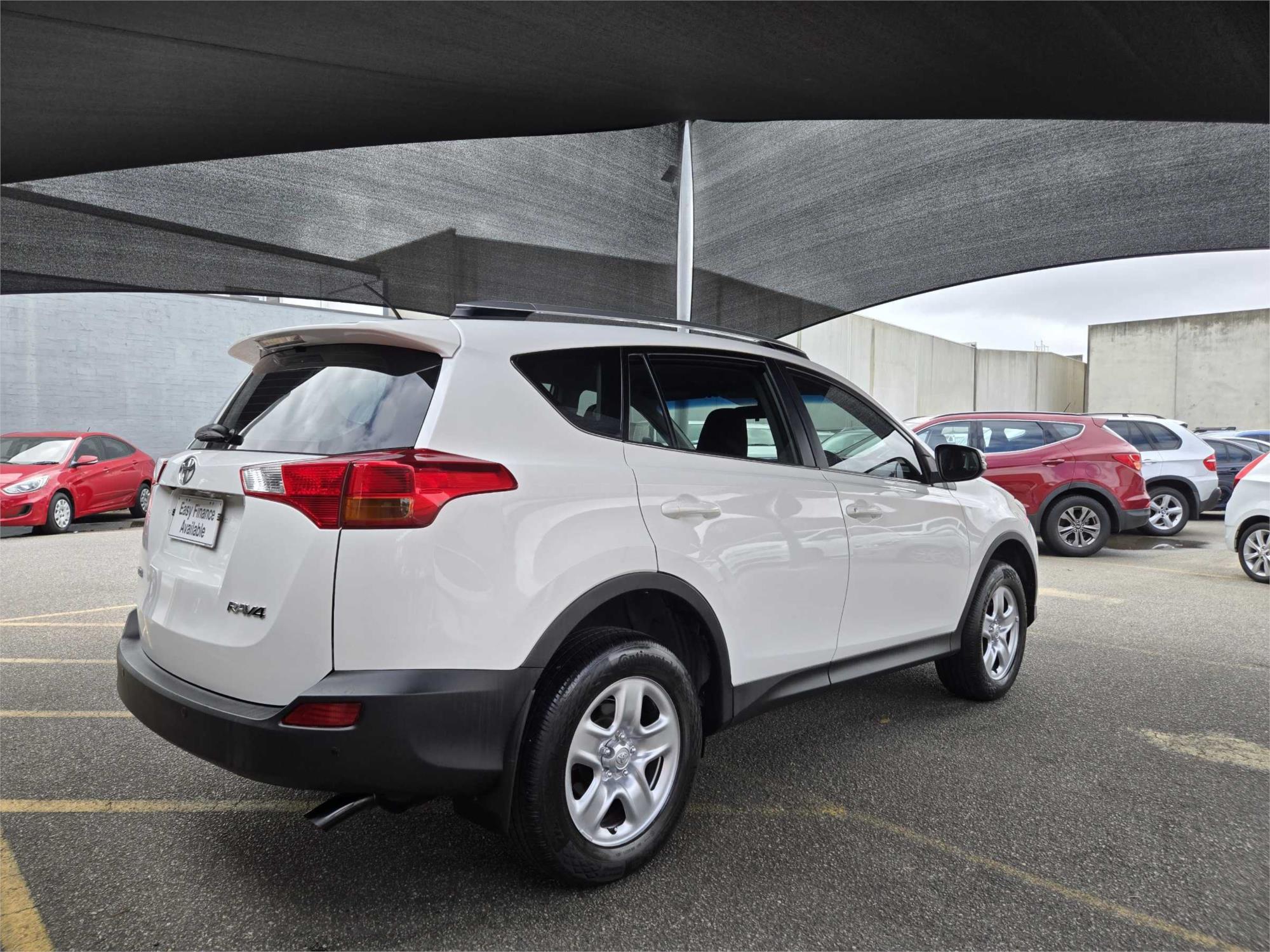 
								2014 Toyota RAV4 GX full									