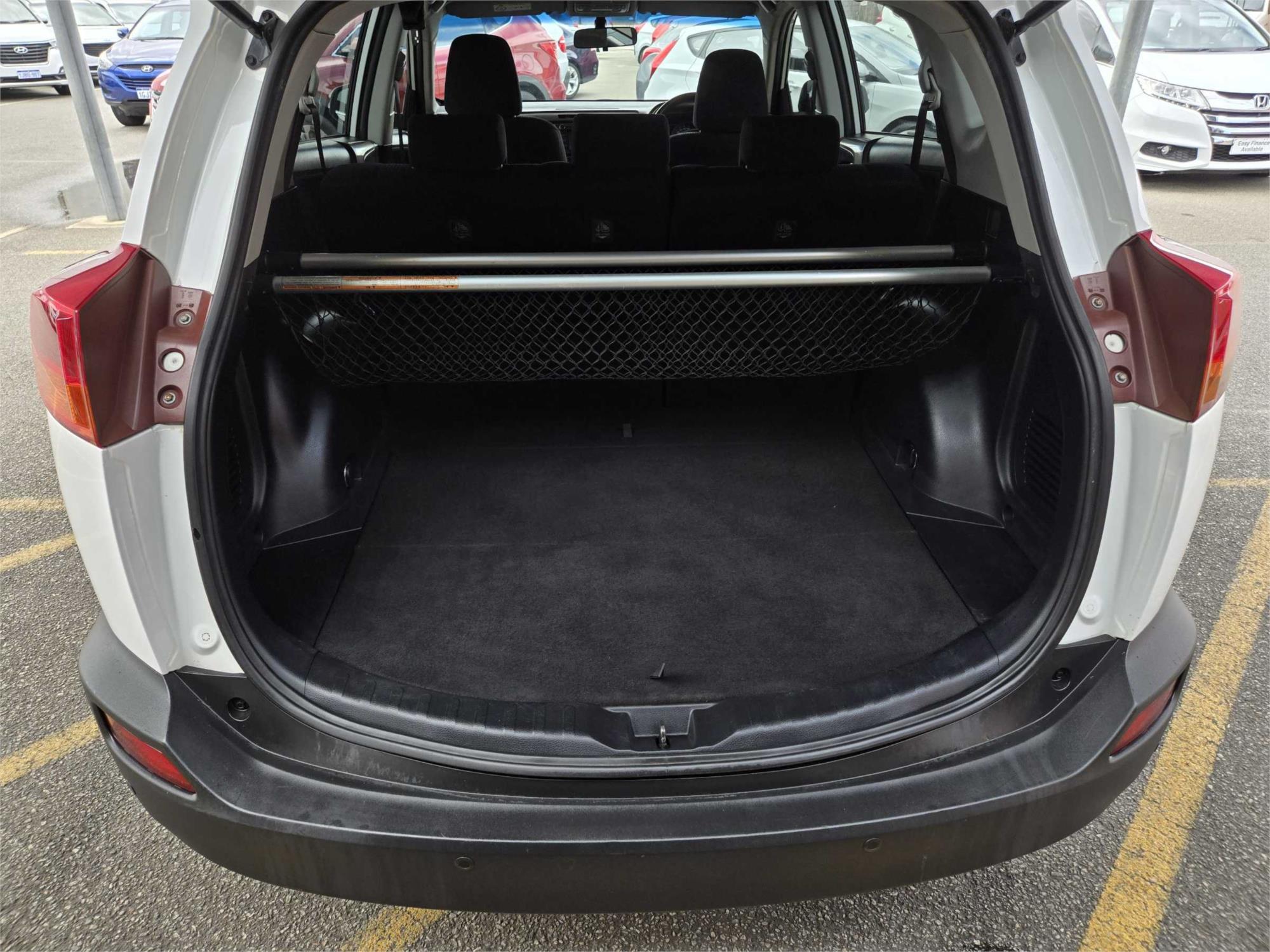 
								2014 Toyota RAV4 GX full									