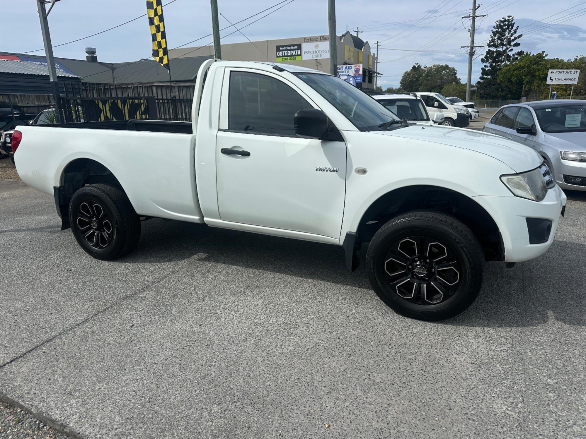 
								2012 Mitsubishi Triton GLX full									