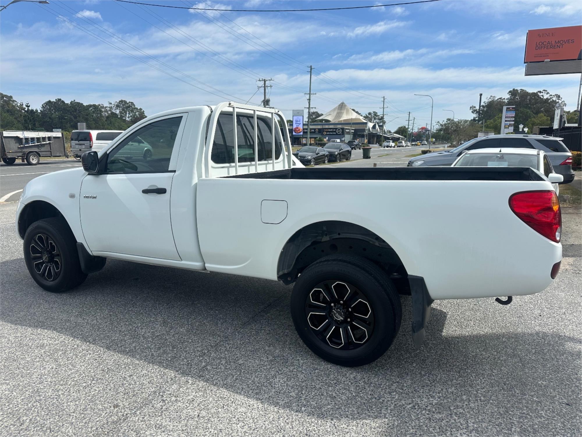 
								2012 Mitsubishi Triton GLX full									