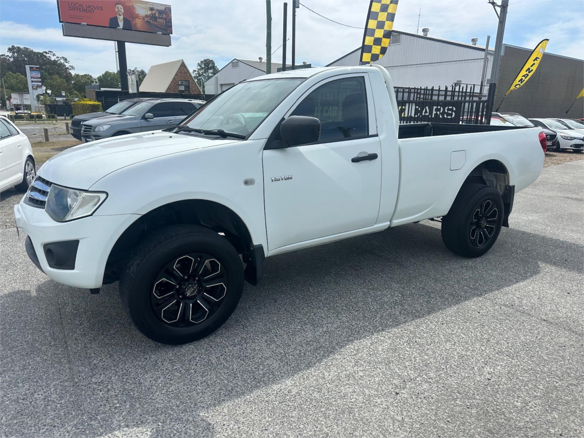 
								2012 Mitsubishi Triton GLX full									