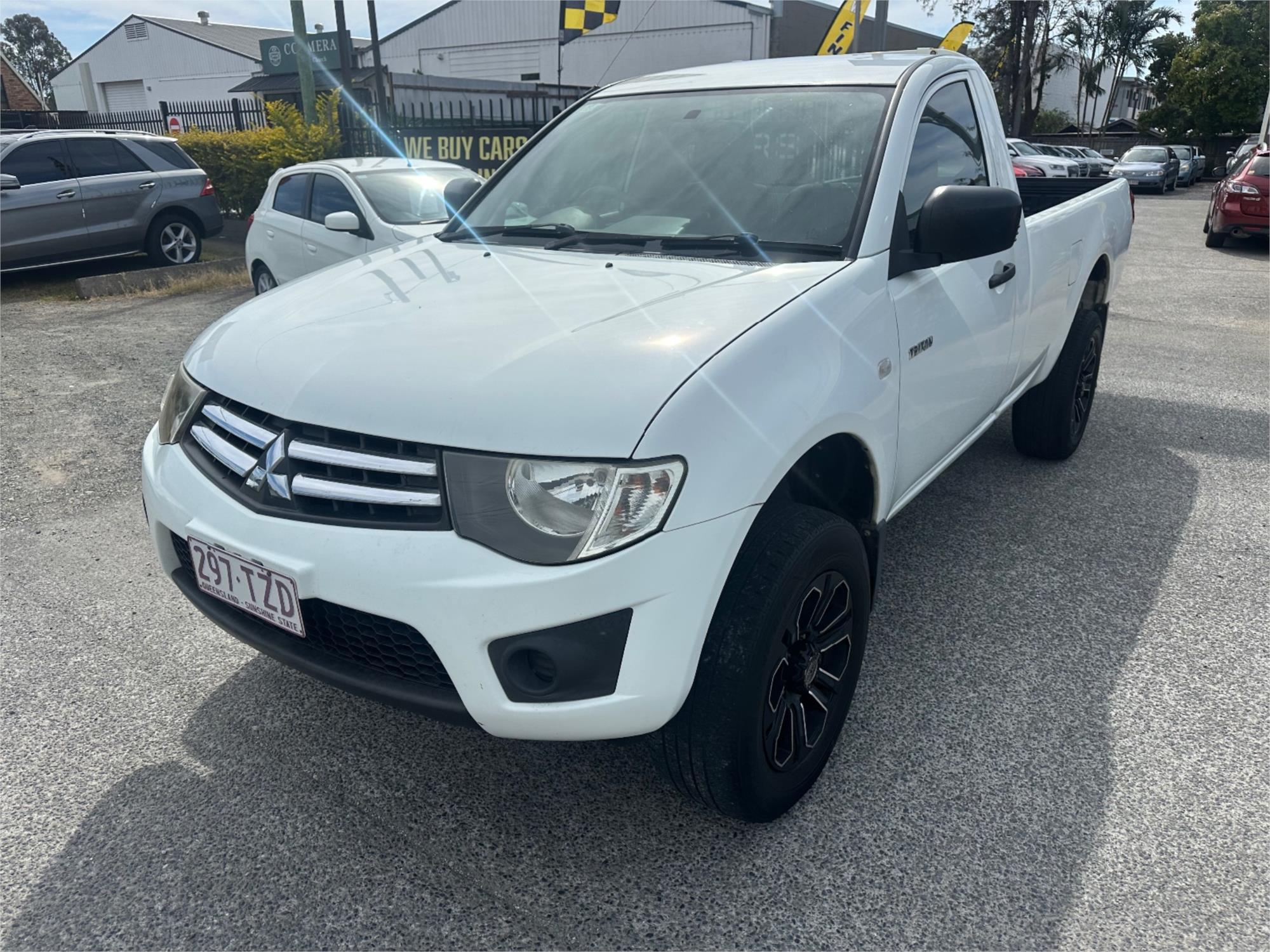 
								2012 Mitsubishi Triton GLX full									