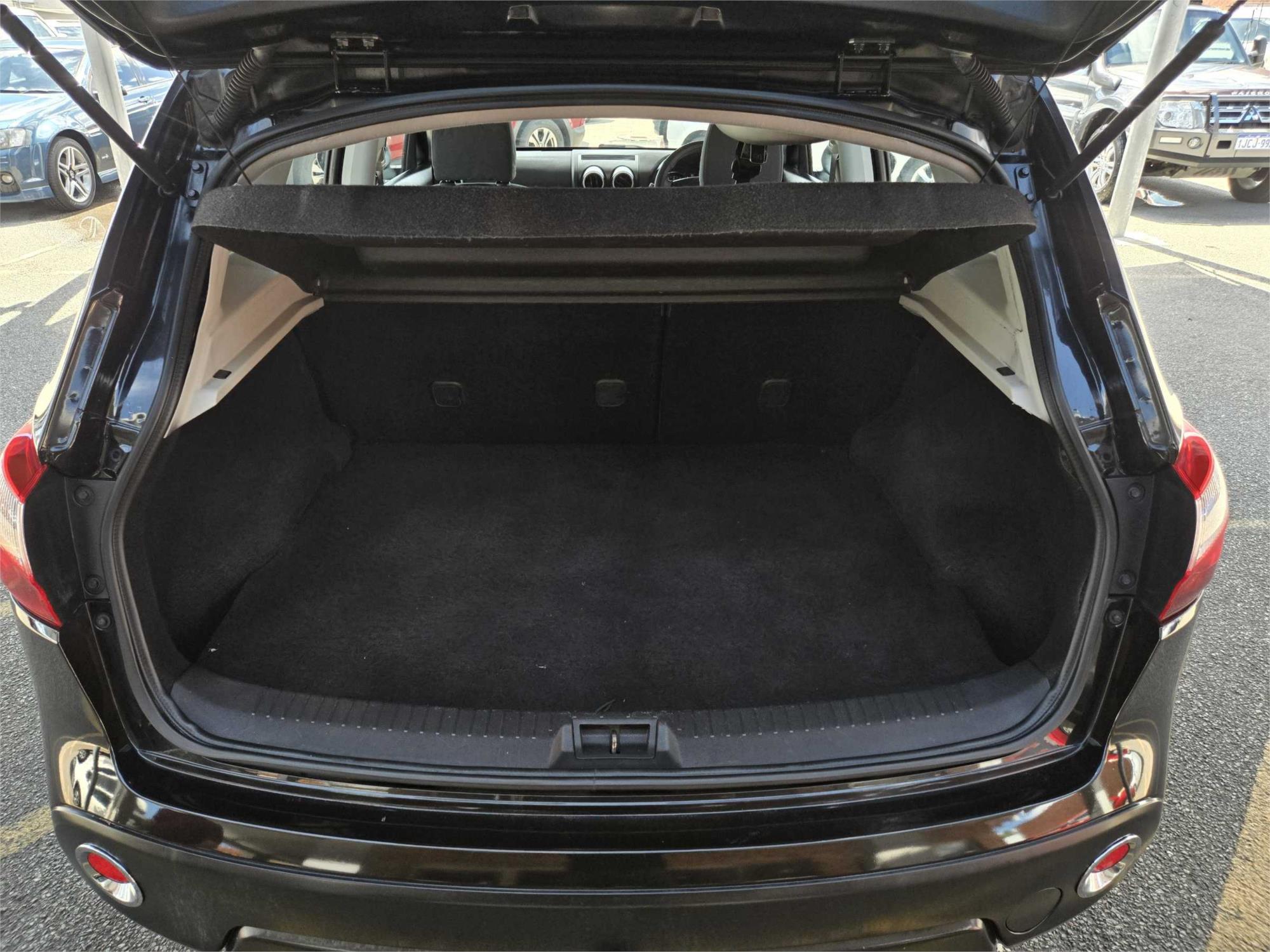 
								2010 Nissan Dualis ST full									