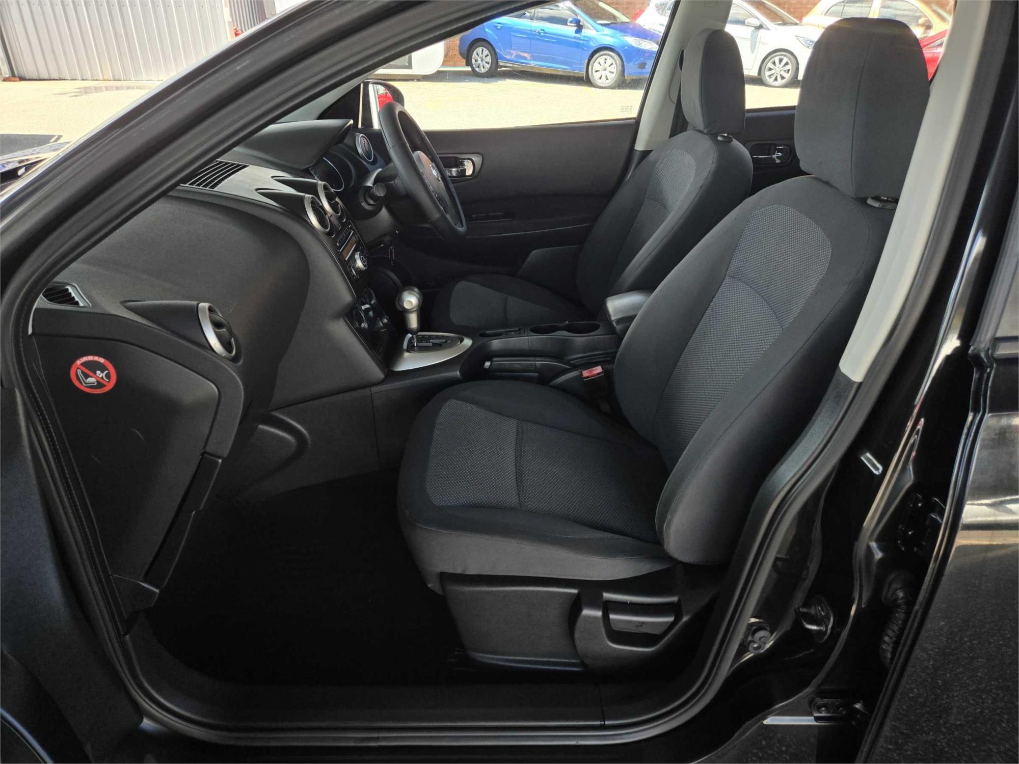 
								2010 Nissan Dualis ST full									