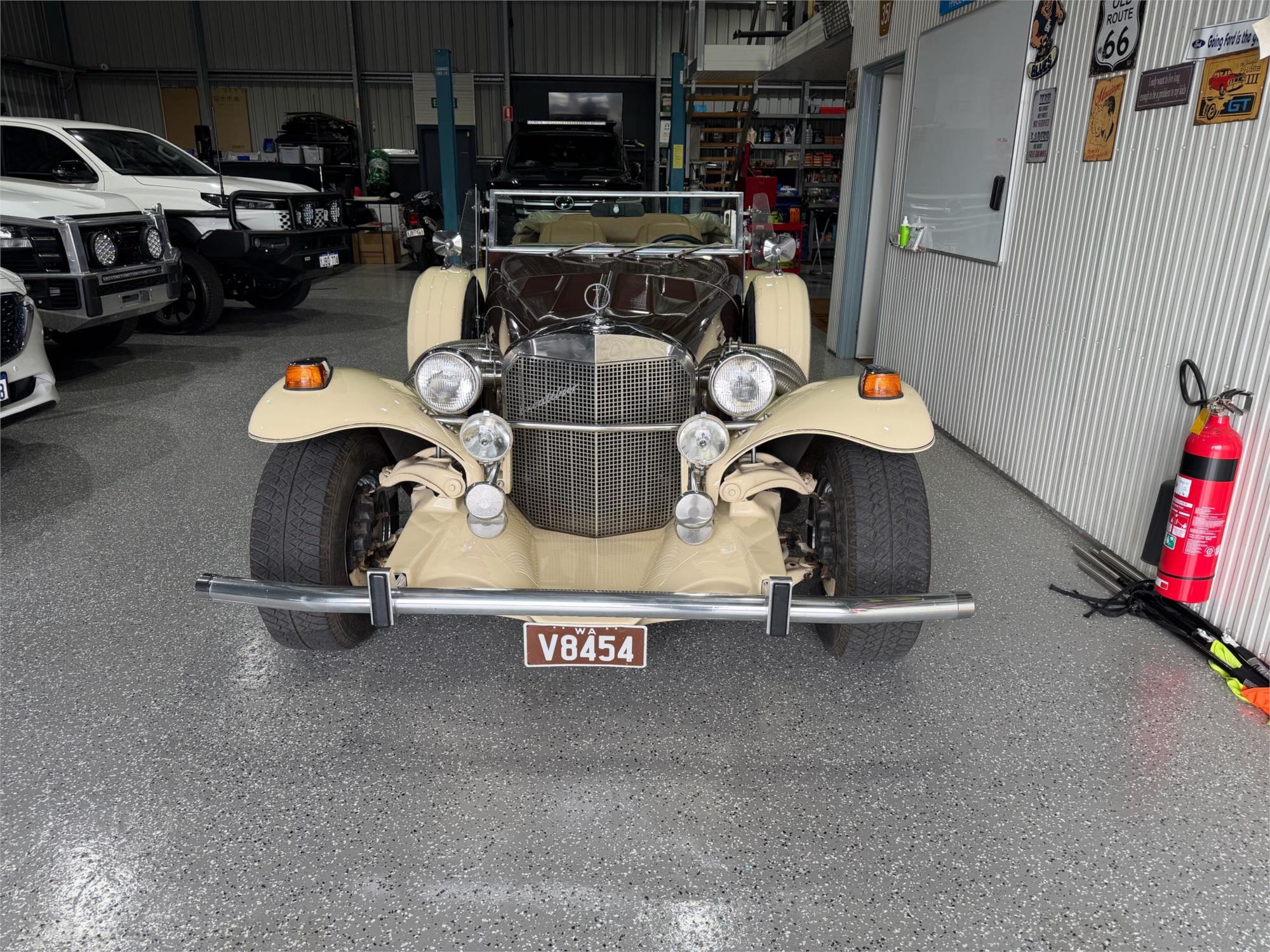 
								1976 EXCALIBUR Phaeton full									