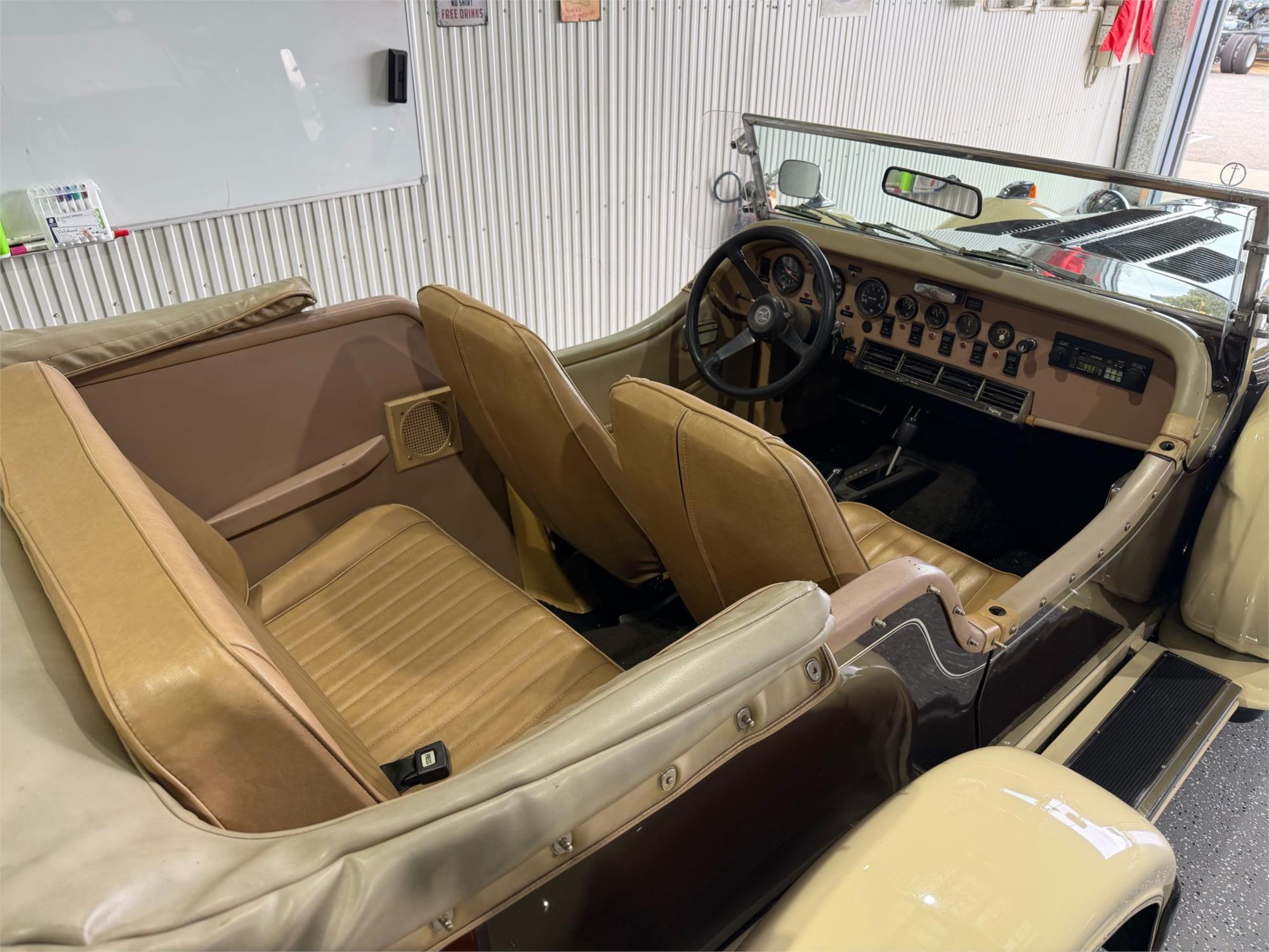 
								1976 EXCALIBUR Phaeton full									