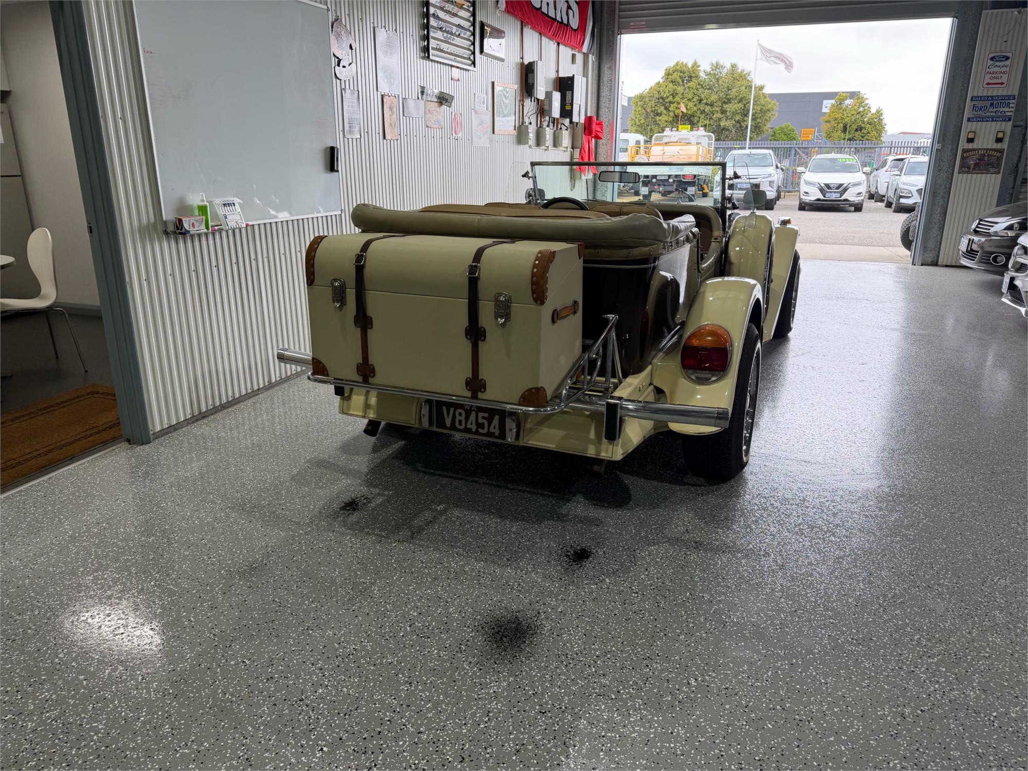 
								1976 EXCALIBUR Phaeton full									