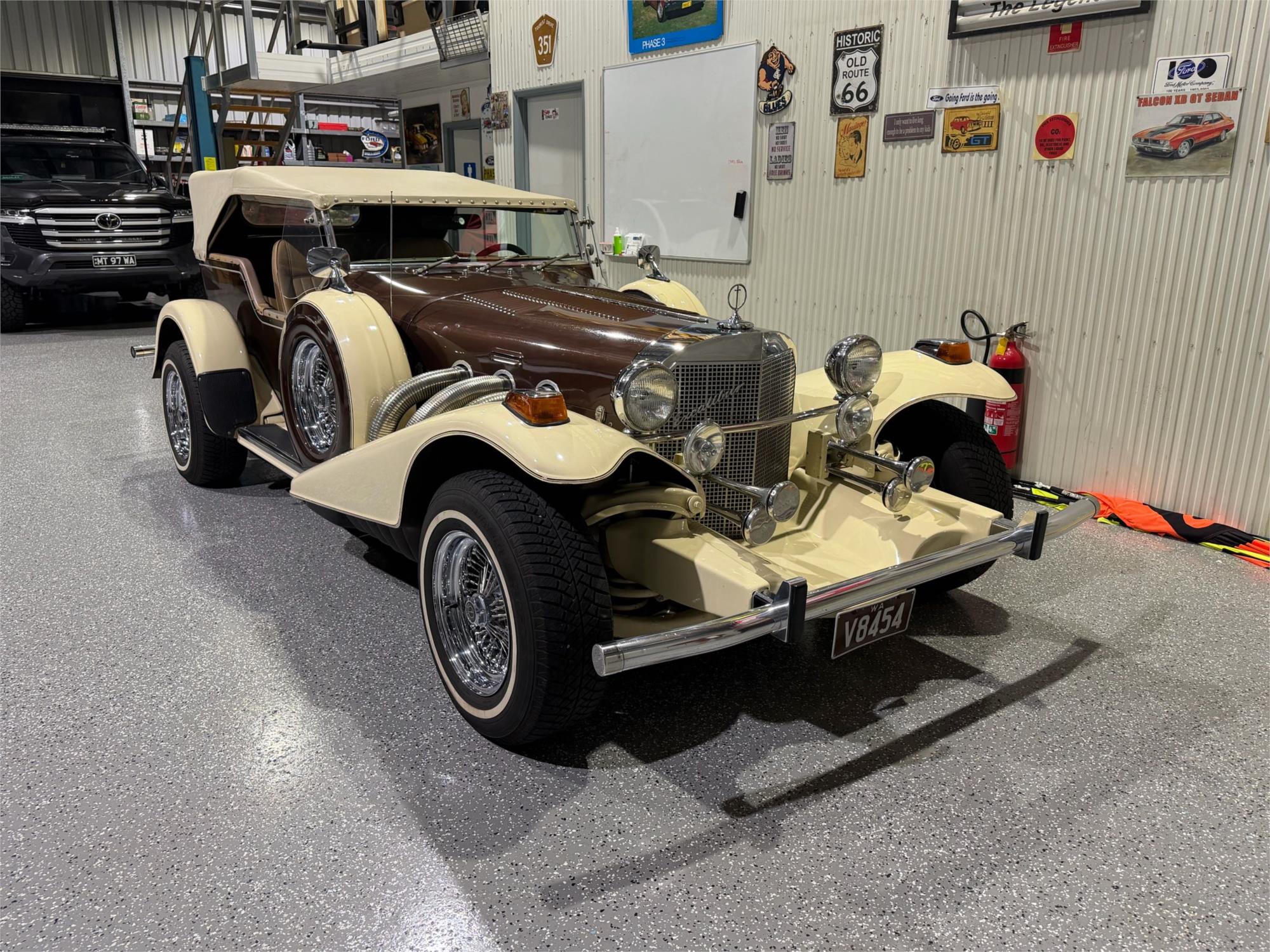 
								1976 EXCALIBUR Phaeton full									