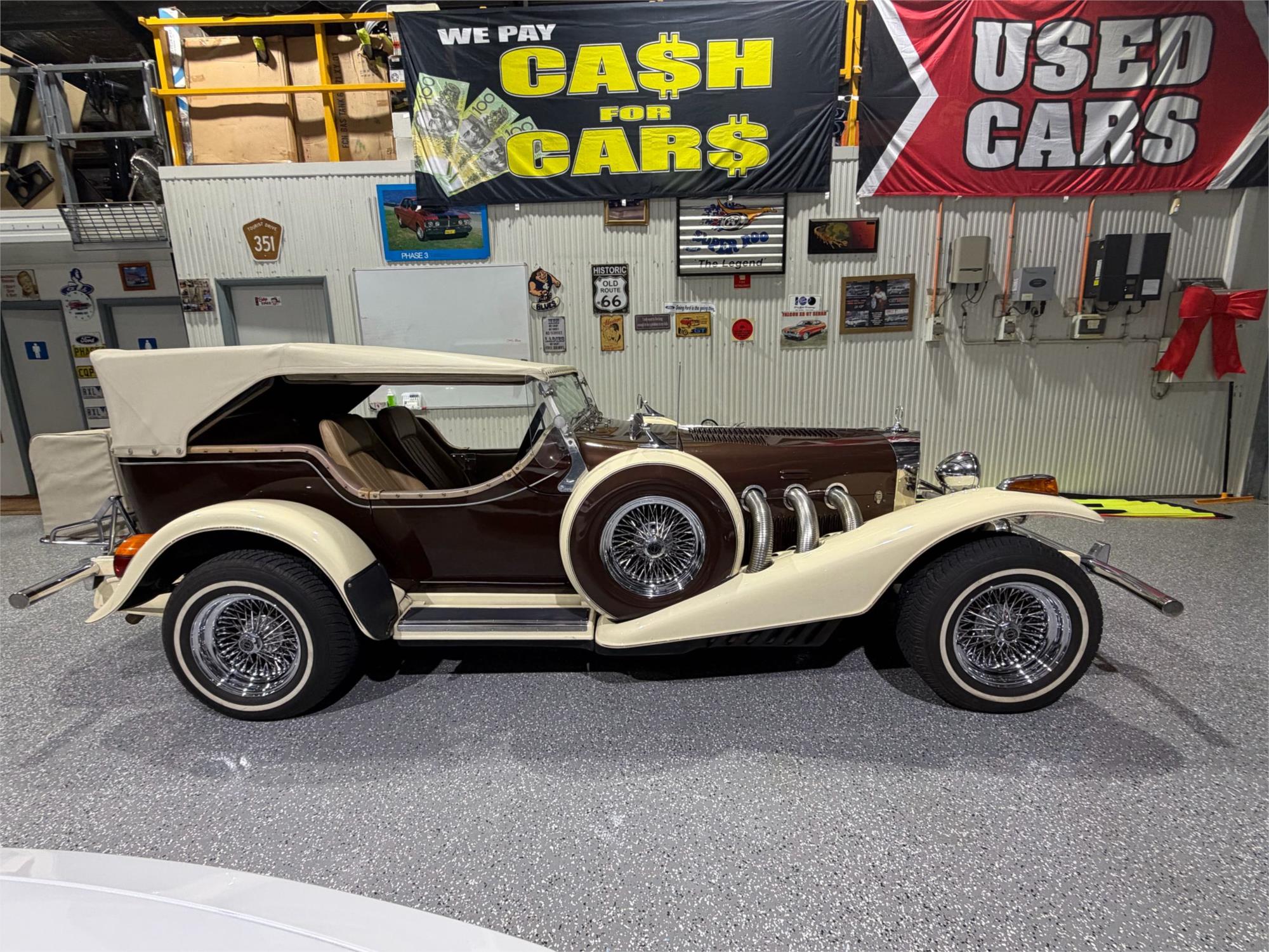 
								1976 EXCALIBUR Phaeton full									