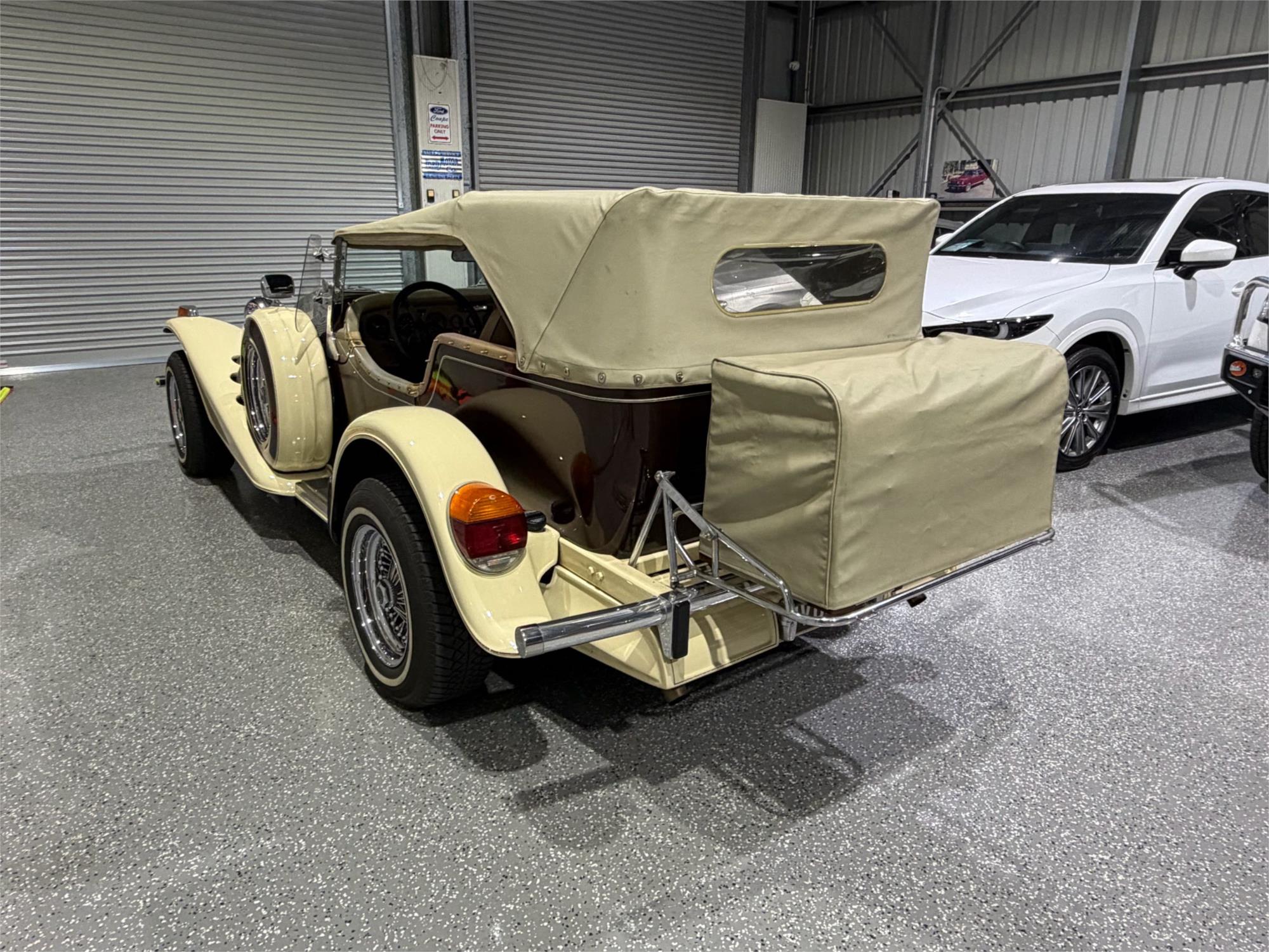 
								1976 EXCALIBUR Phaeton full									