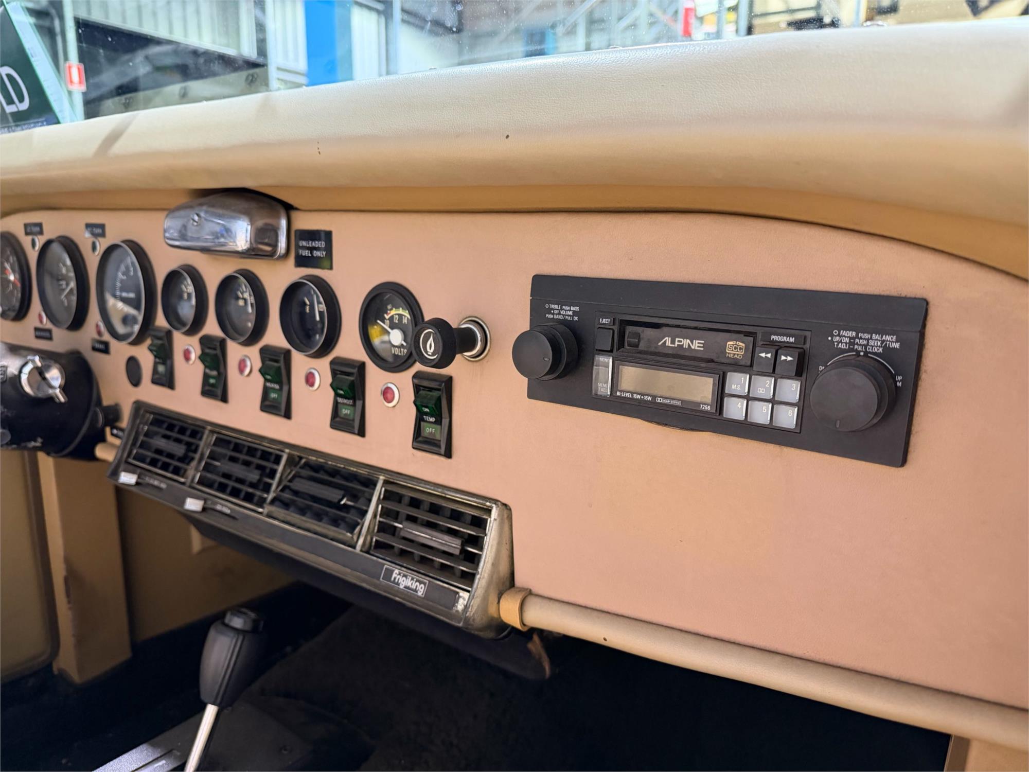 
								1976 EXCALIBUR Phaeton full									