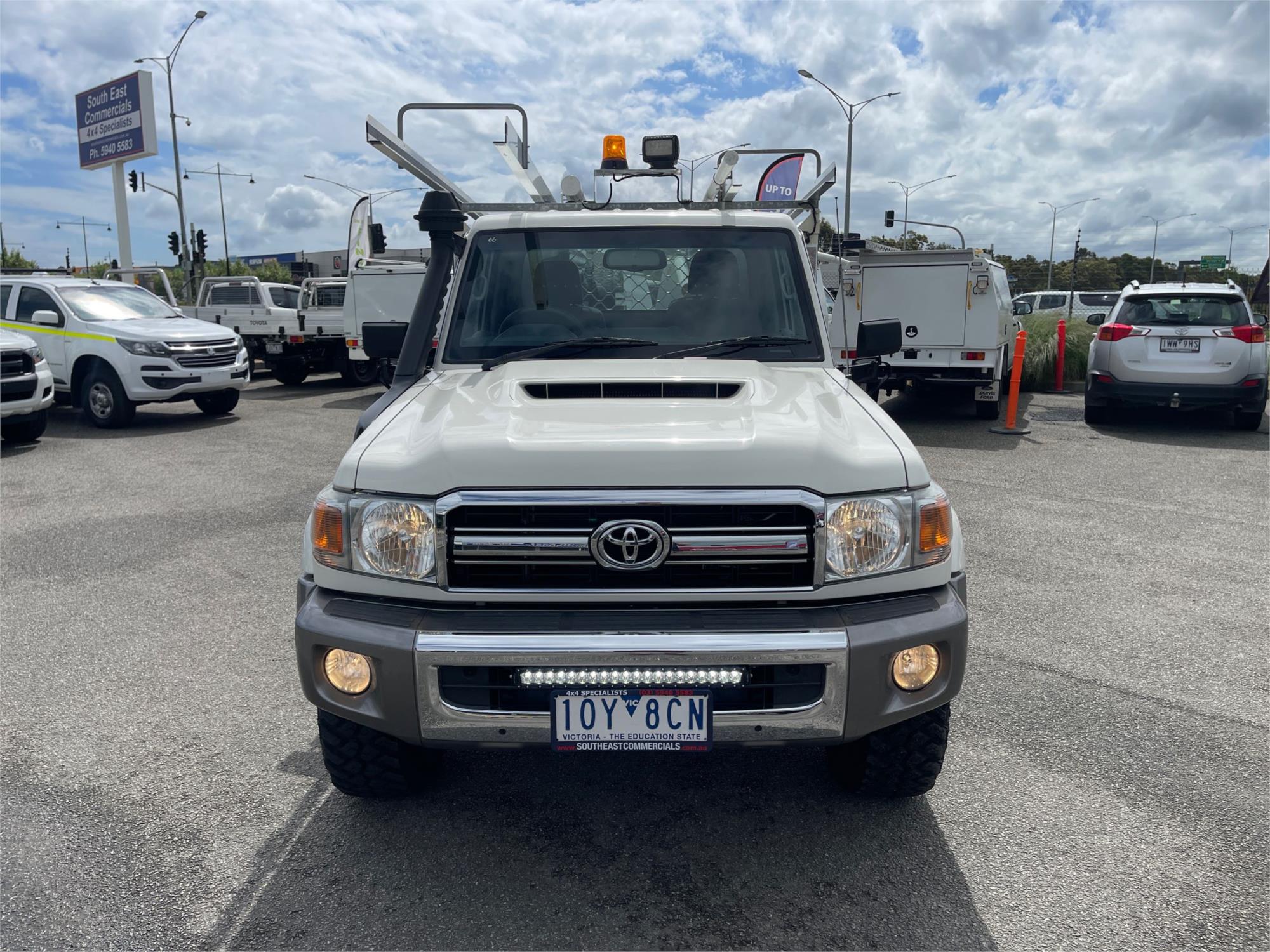 
								2018 Toyota Landcruiser GXL full									