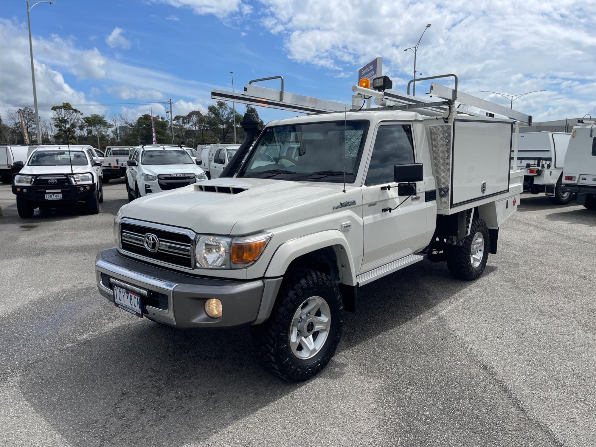 
								2018 Toyota Landcruiser GXL full									