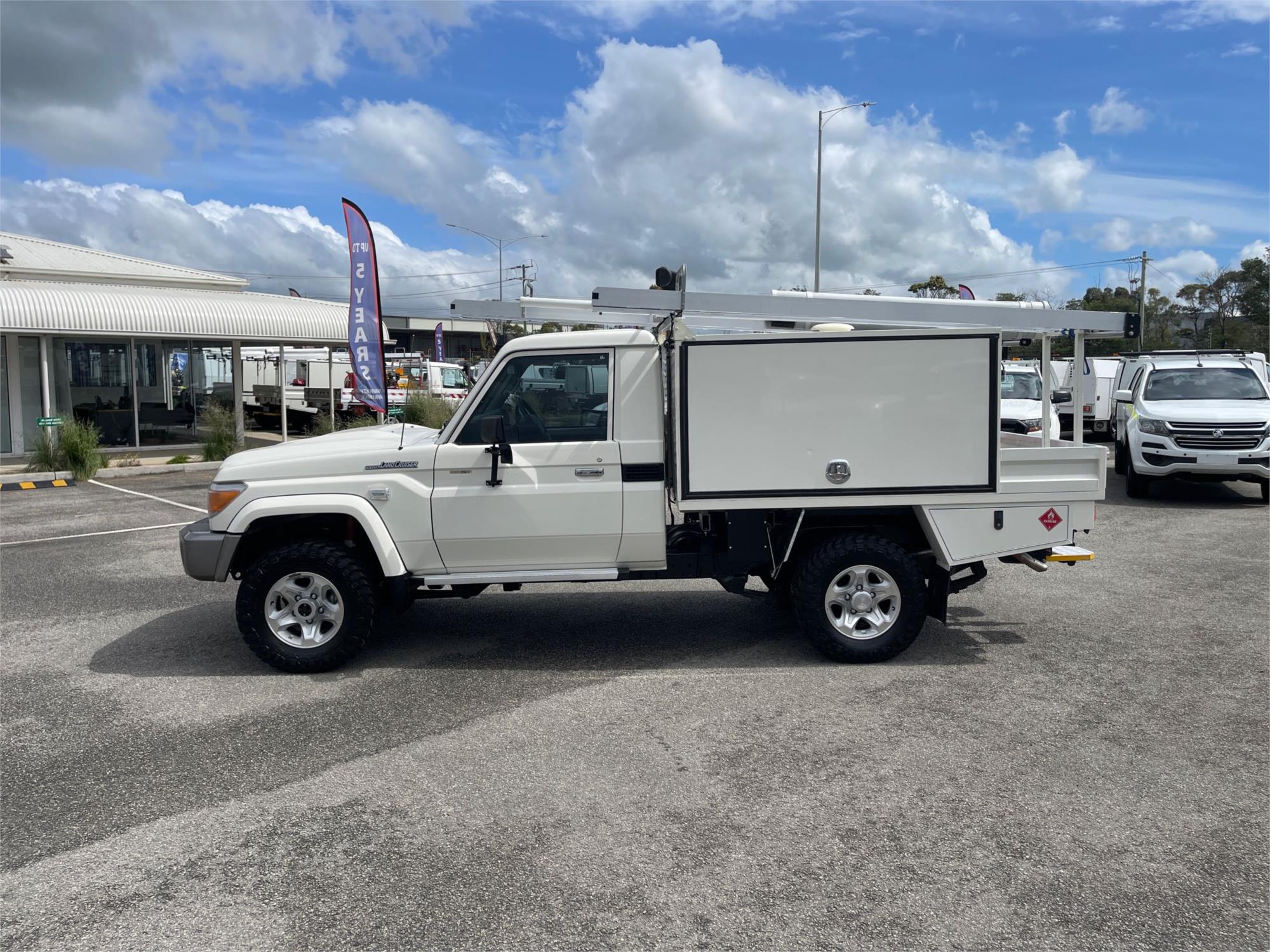 
								2018 Toyota Landcruiser GXL full									