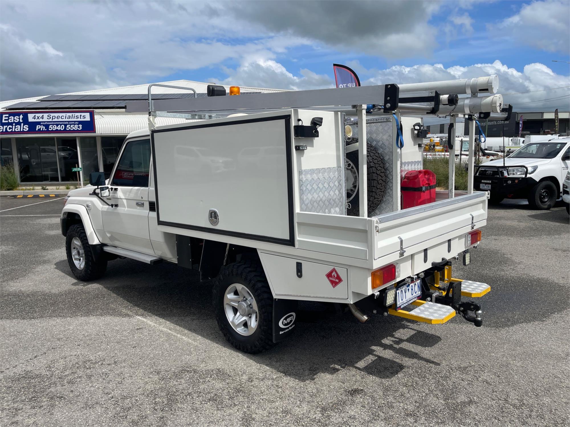 
								2018 Toyota Landcruiser GXL full									