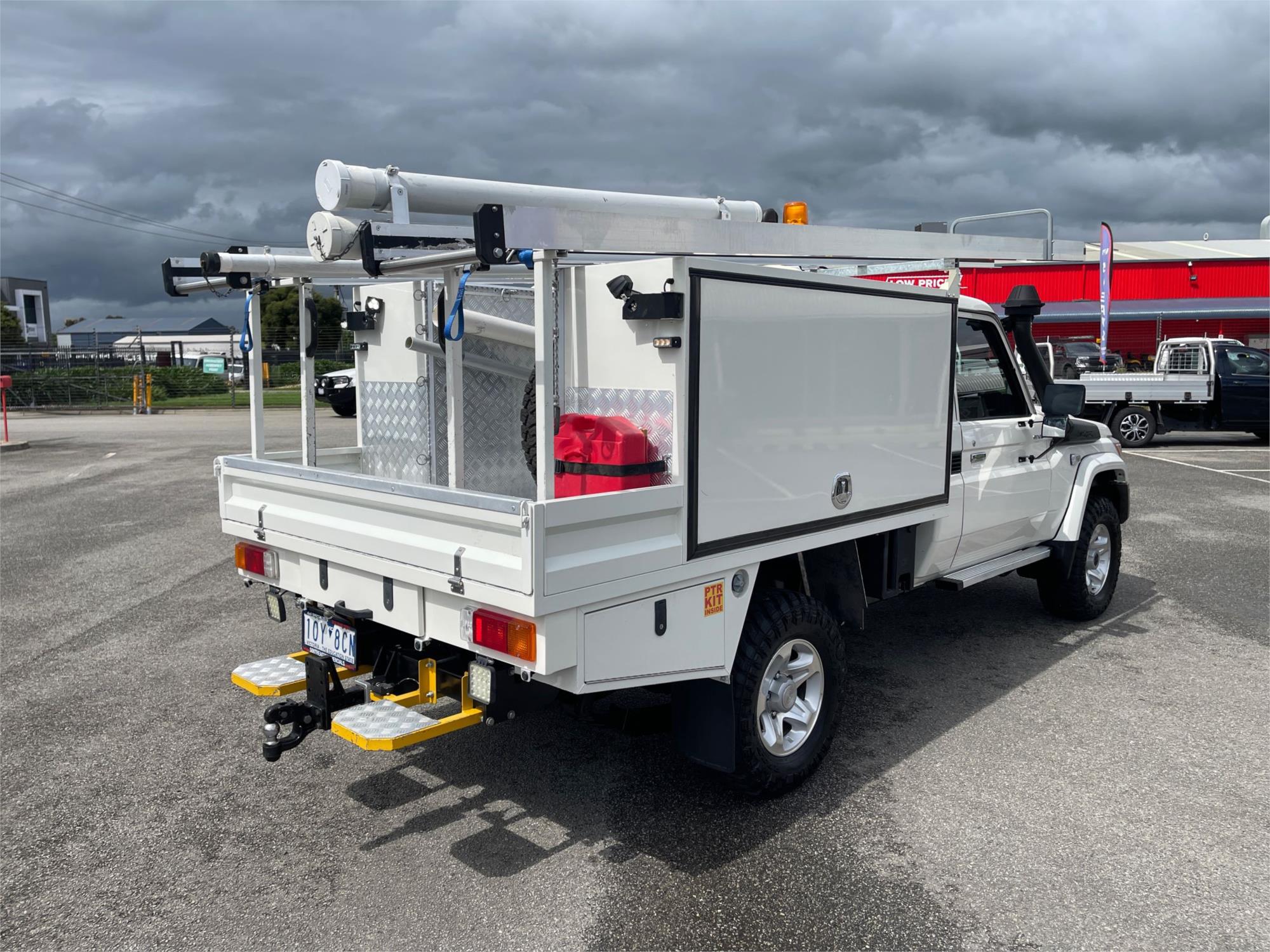 
								2018 Toyota Landcruiser GXL full									