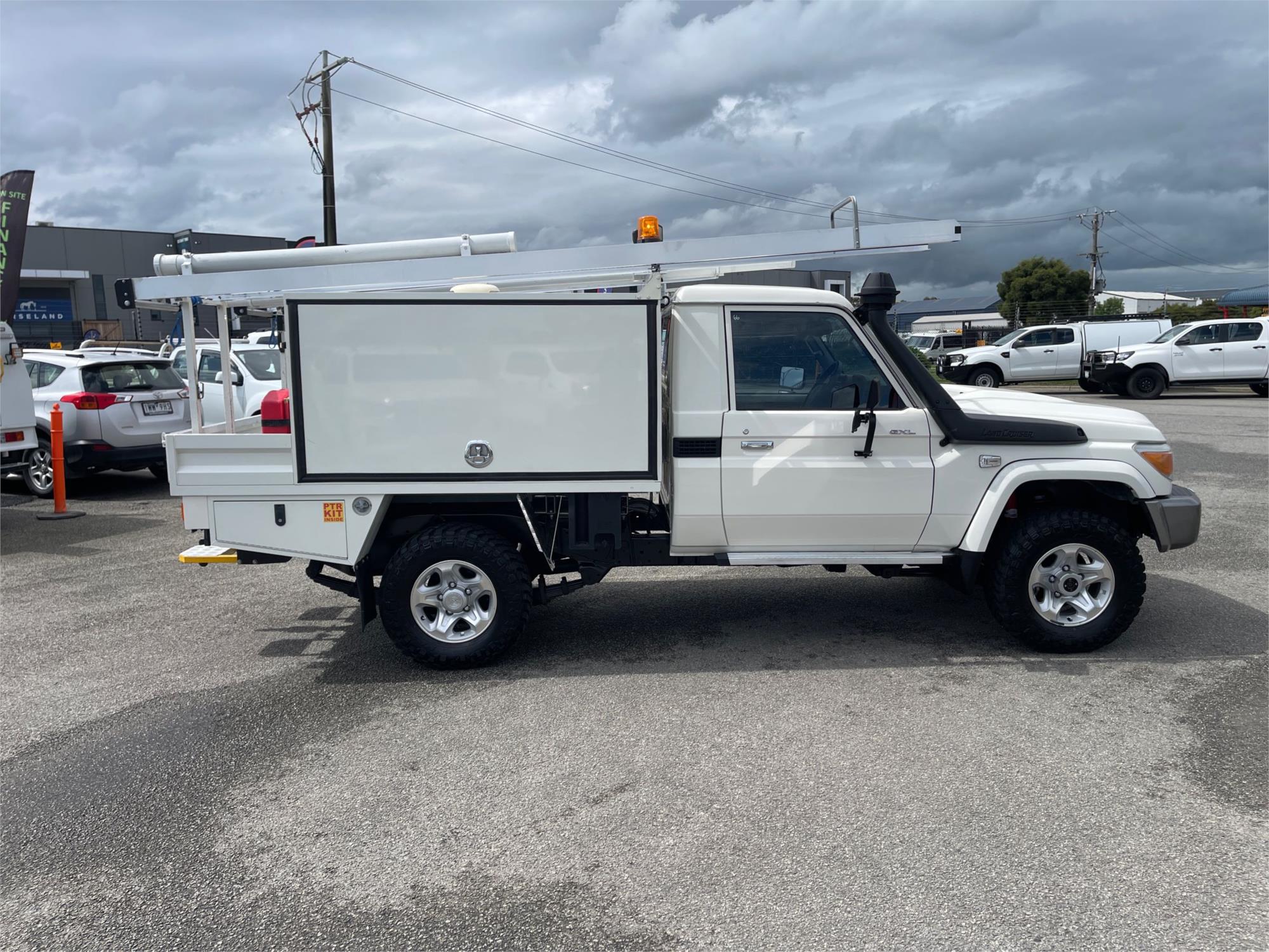 
								2018 Toyota Landcruiser GXL full									