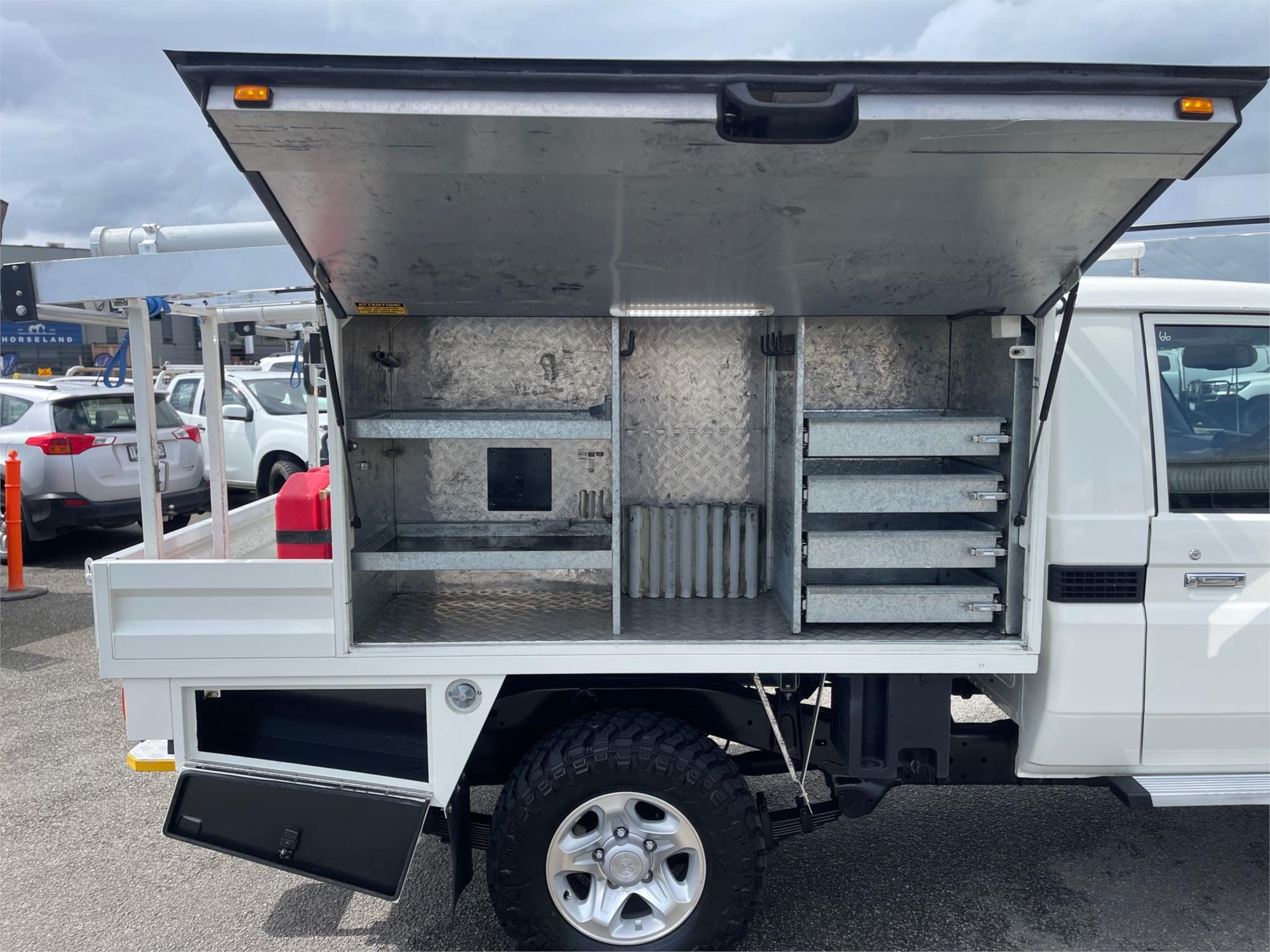 
								2018 Toyota Landcruiser GXL full									