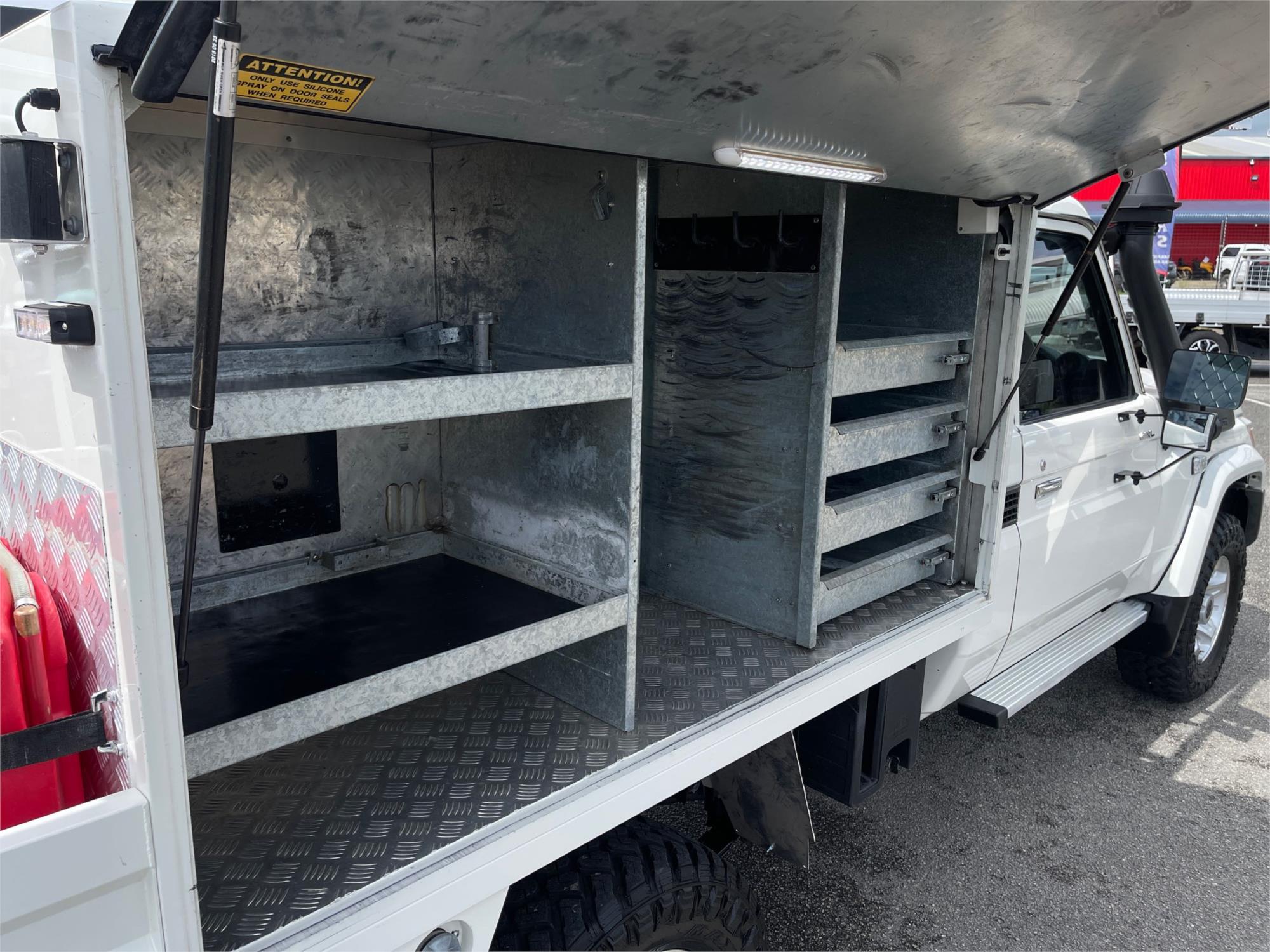 
								2018 Toyota Landcruiser GXL full									