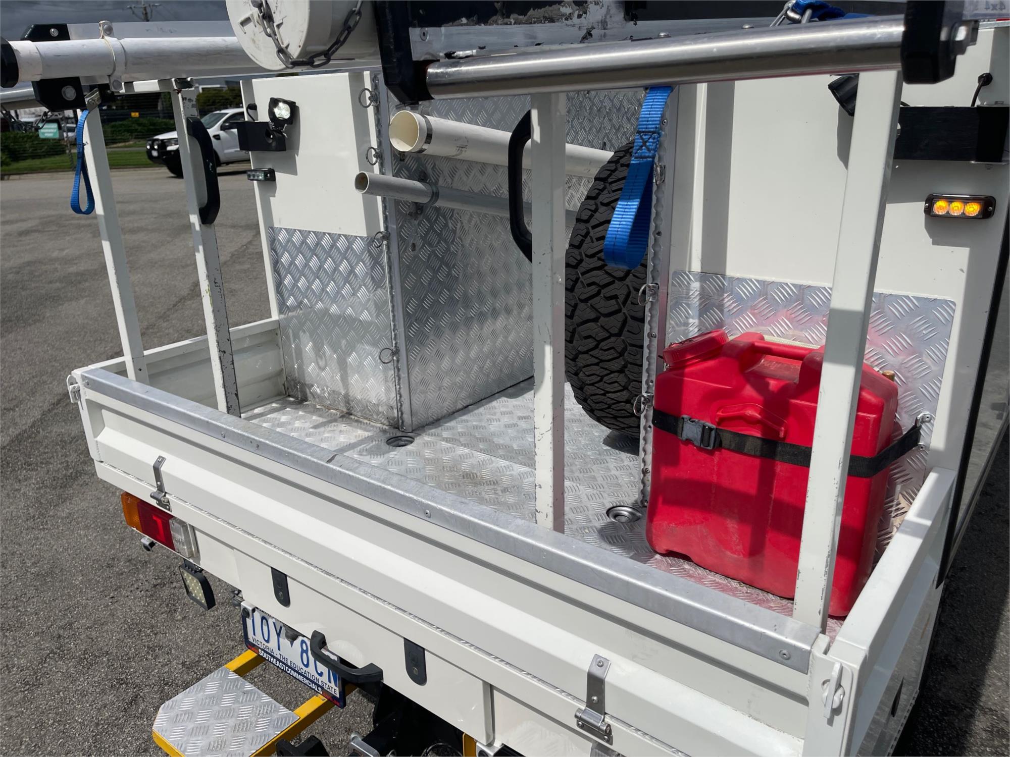 
								2018 Toyota Landcruiser GXL full									