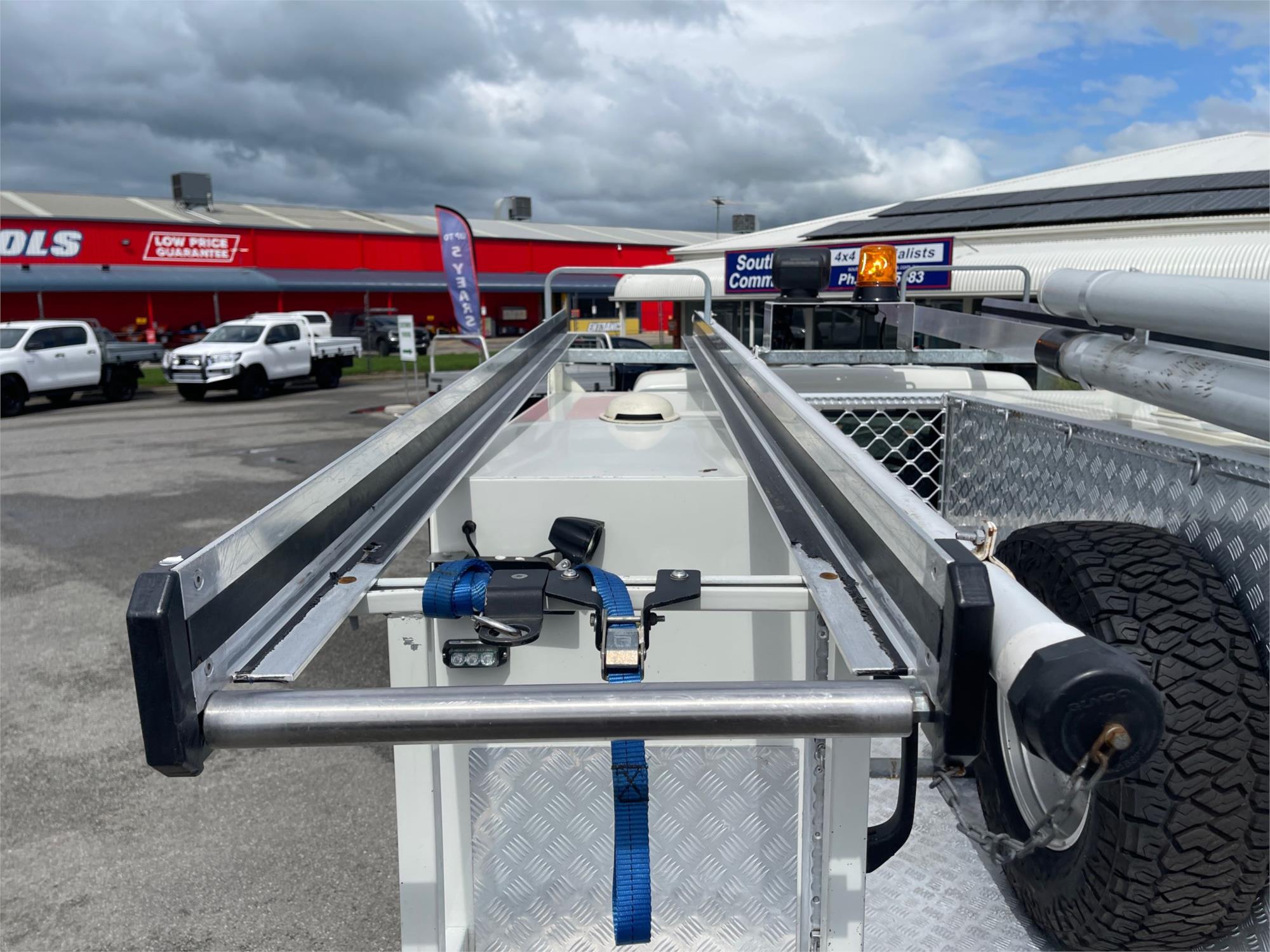 
								2018 Toyota Landcruiser GXL full									