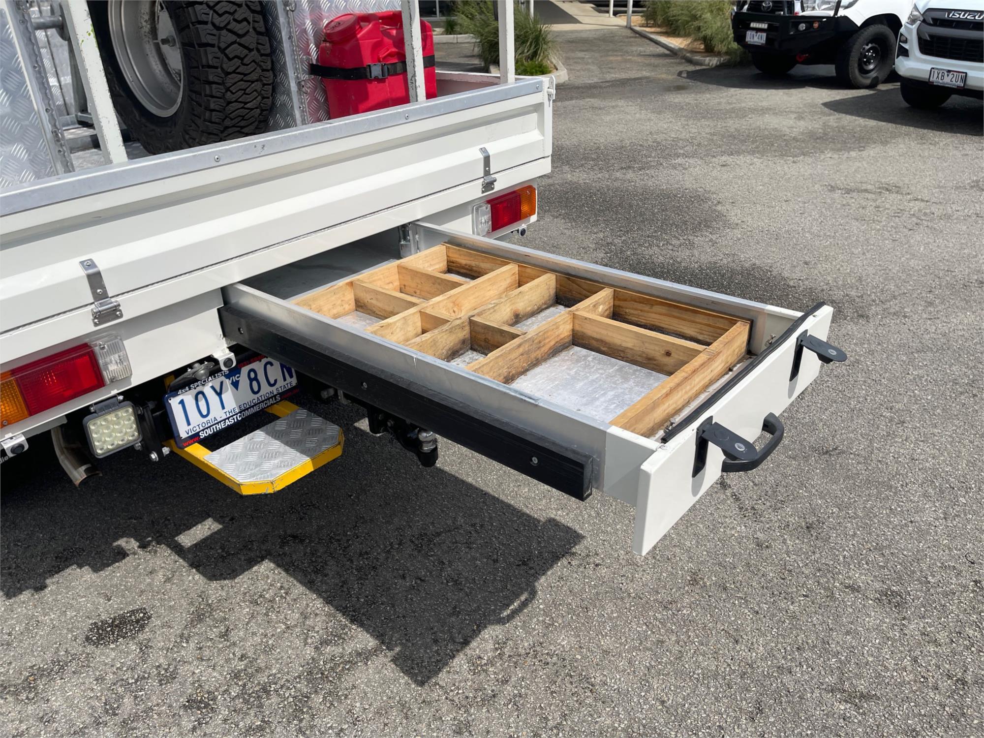 
								2018 Toyota Landcruiser GXL full									