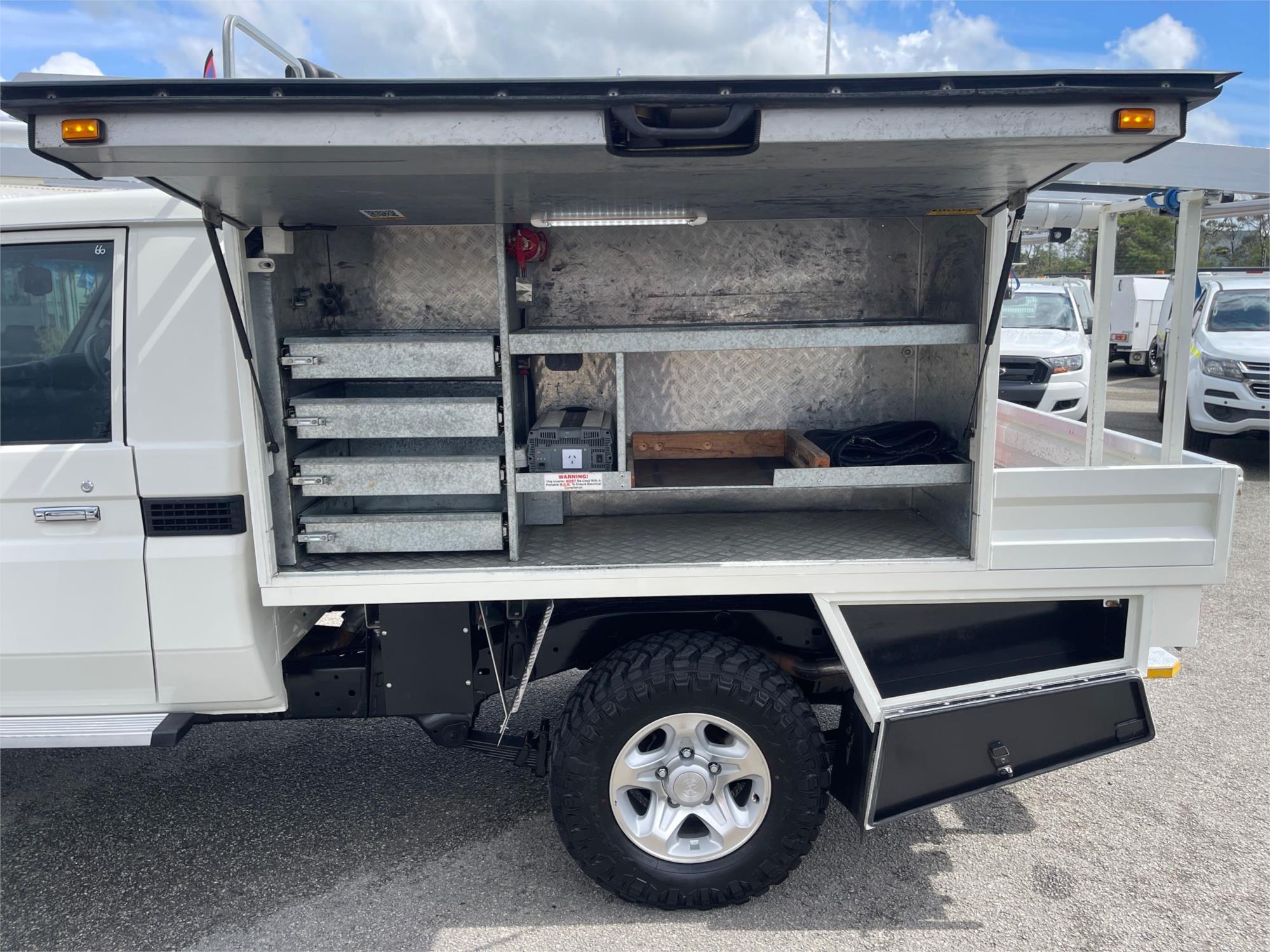 
								2018 Toyota Landcruiser GXL full									