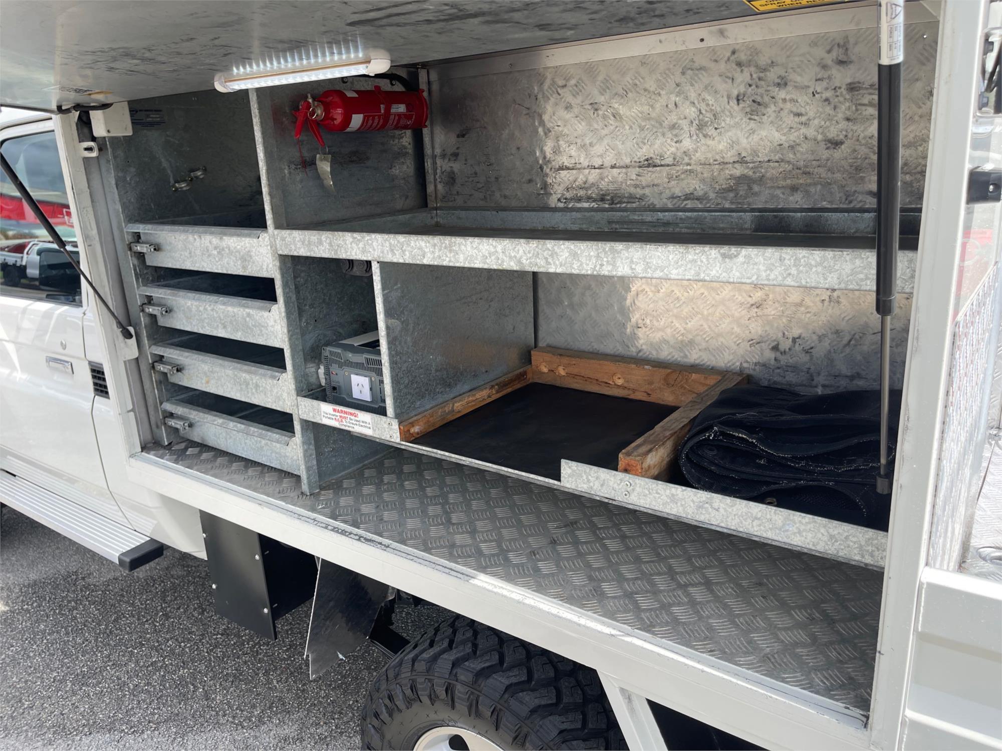 
								2018 Toyota Landcruiser GXL full									