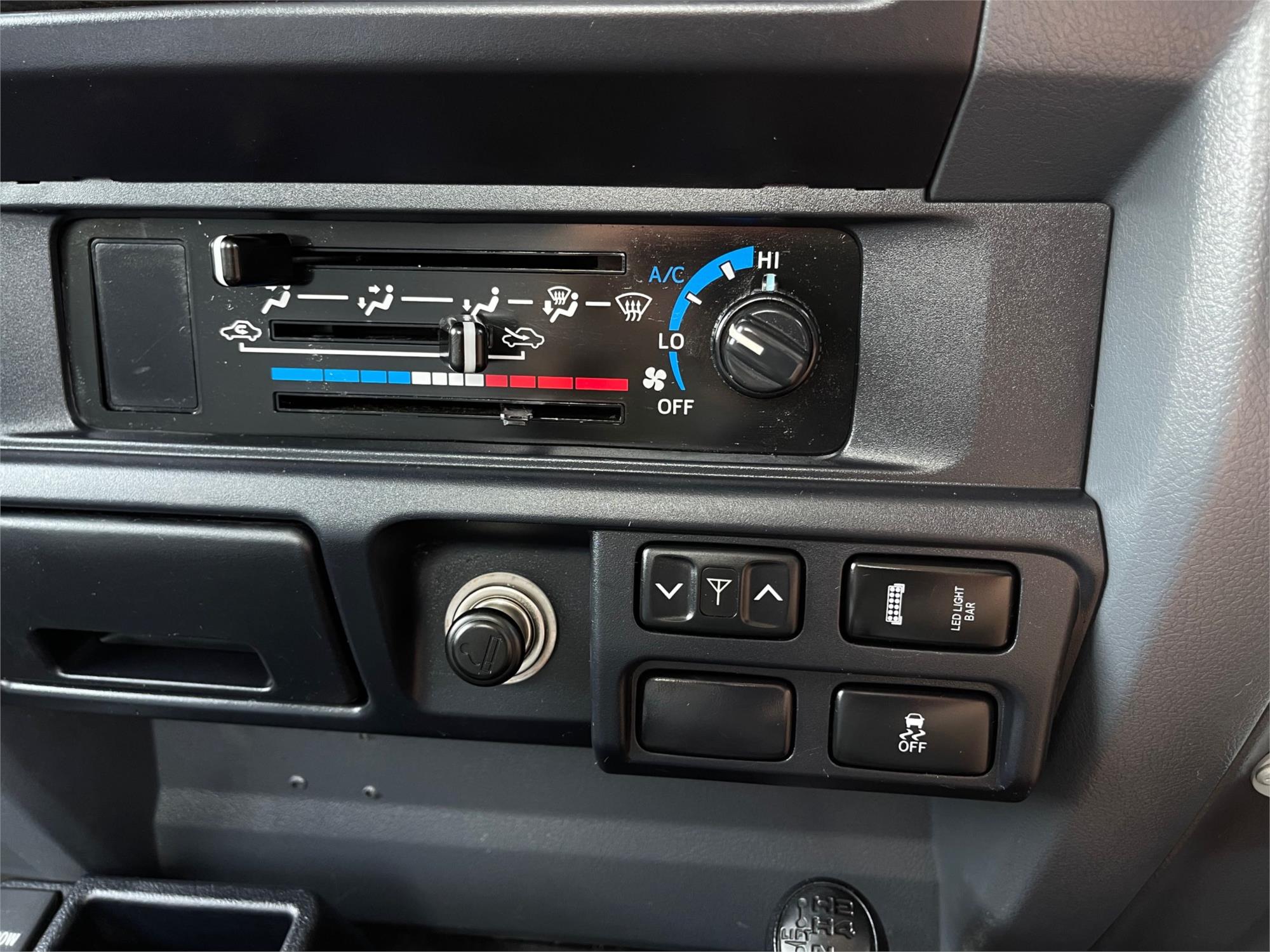 
								2018 Toyota Landcruiser GXL full									
