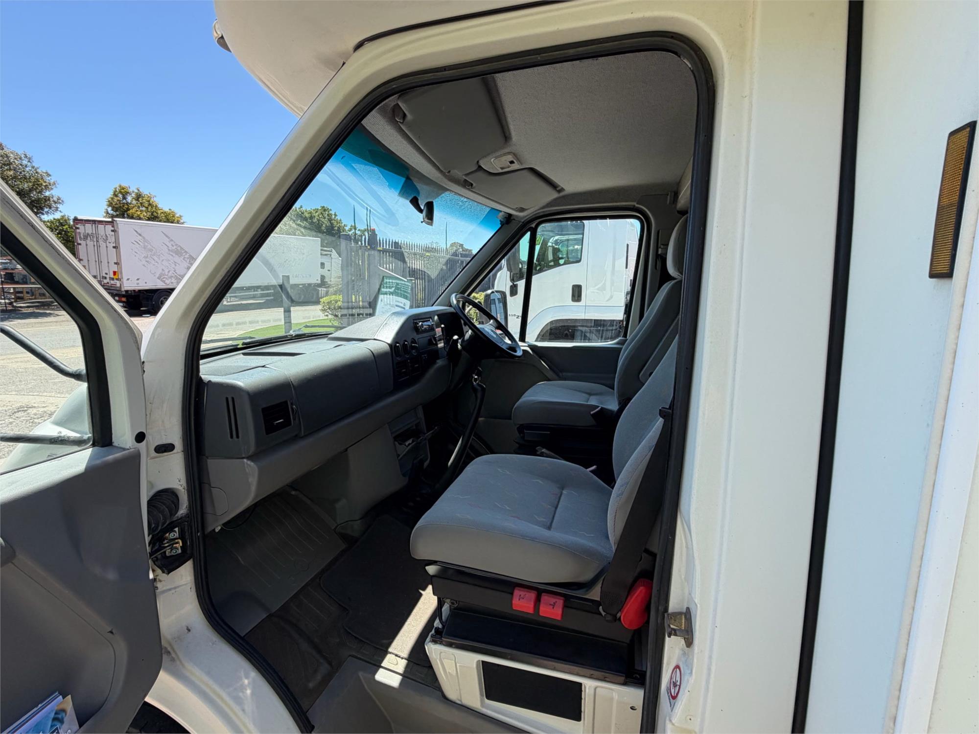 
								2006 VW LT46 full									