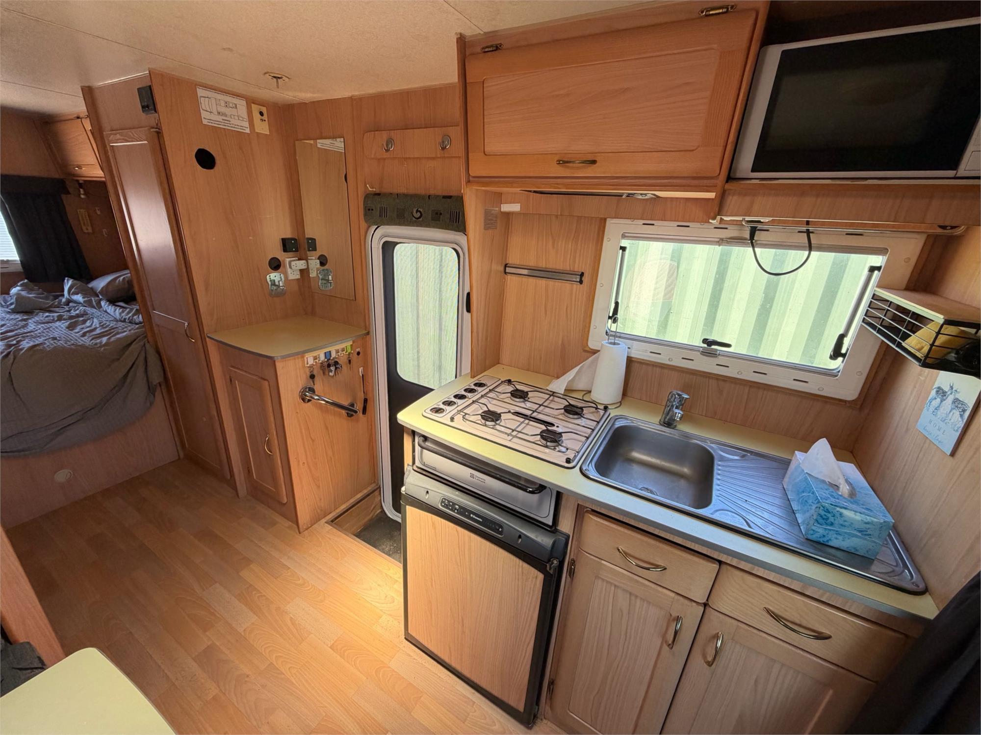 
								2006 VW LT46 full									