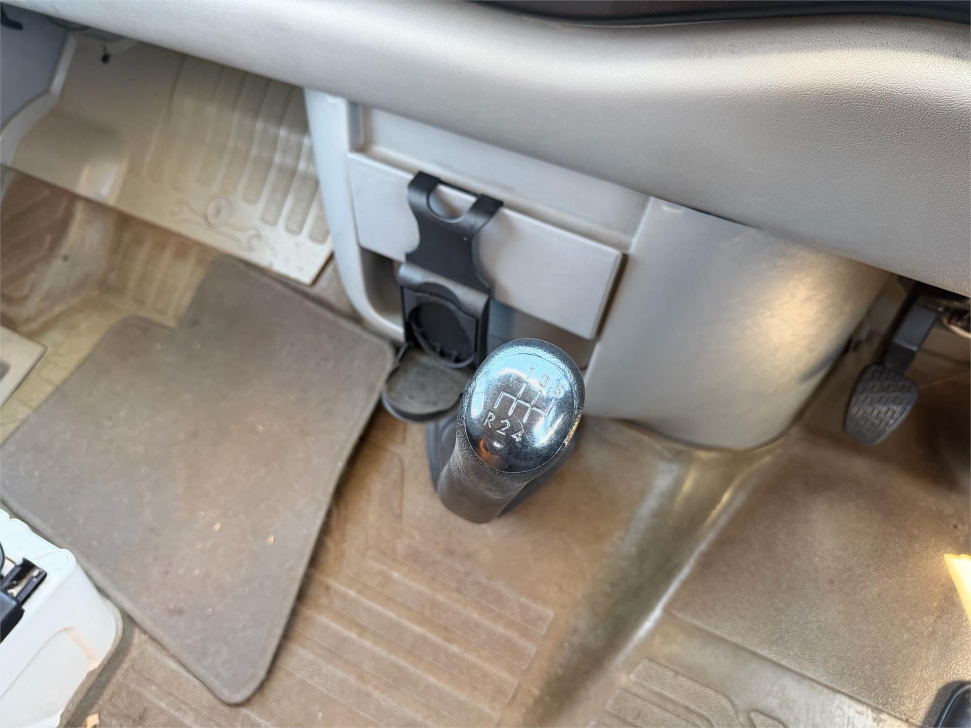 
								2006 VW LT46 full									