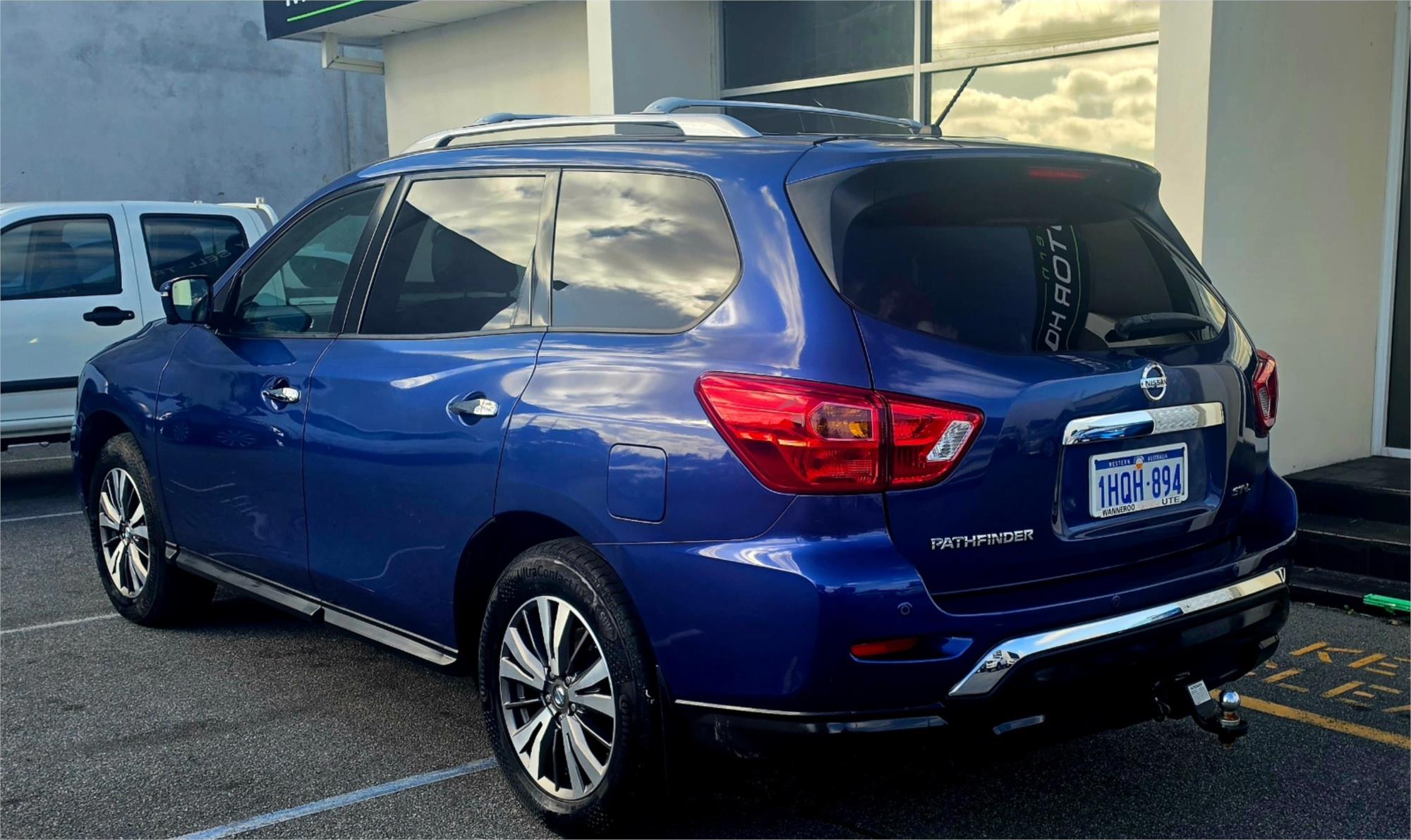 
								2017 Nissan Pathfinder ST-L full									