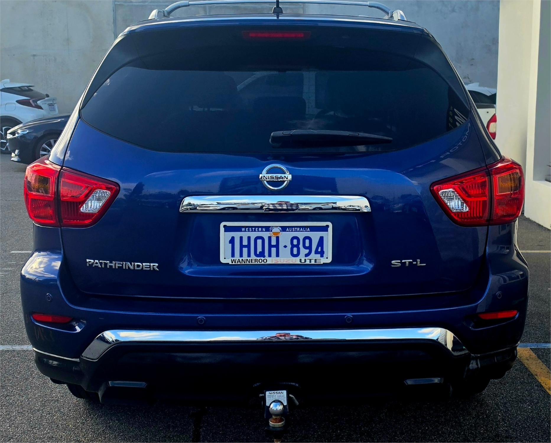 
								2017 Nissan Pathfinder ST-L full									