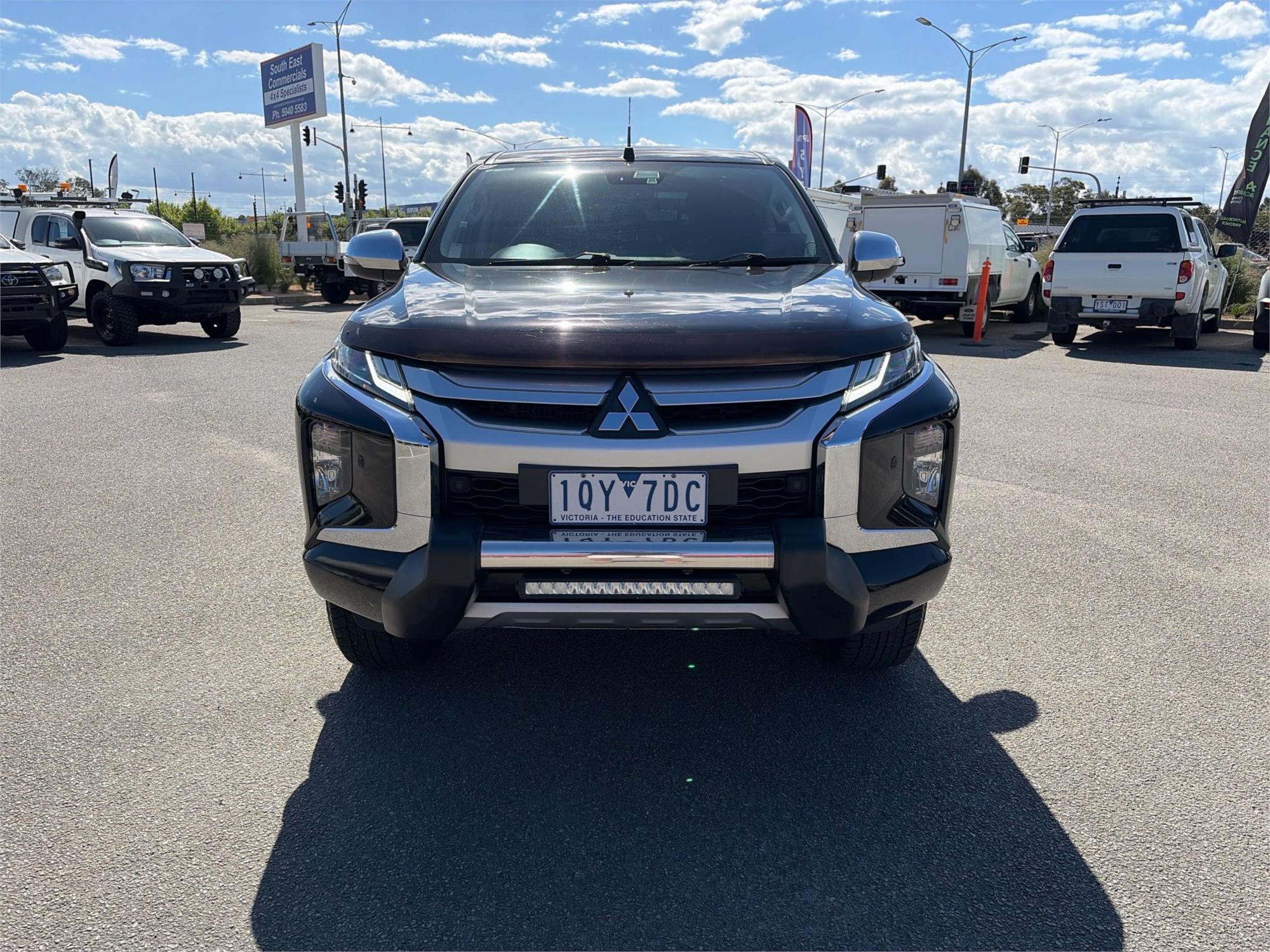 
								2019 Mitsubishi Triton GLS full									