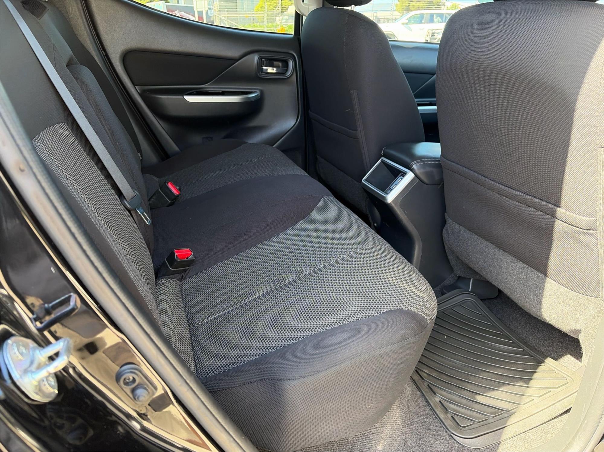 
								2019 Mitsubishi Triton GLS full									