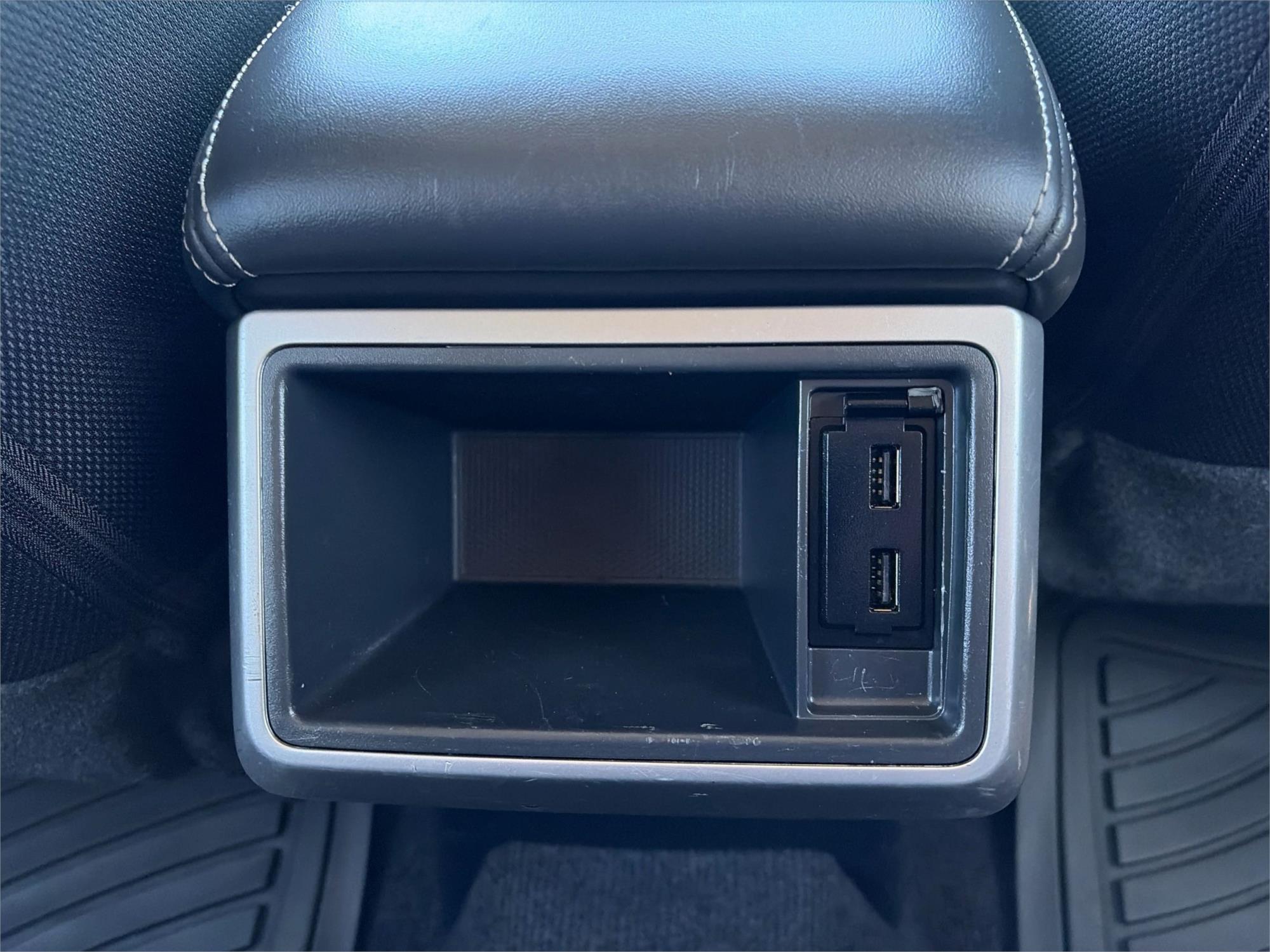 
								2019 Mitsubishi Triton GLS full									