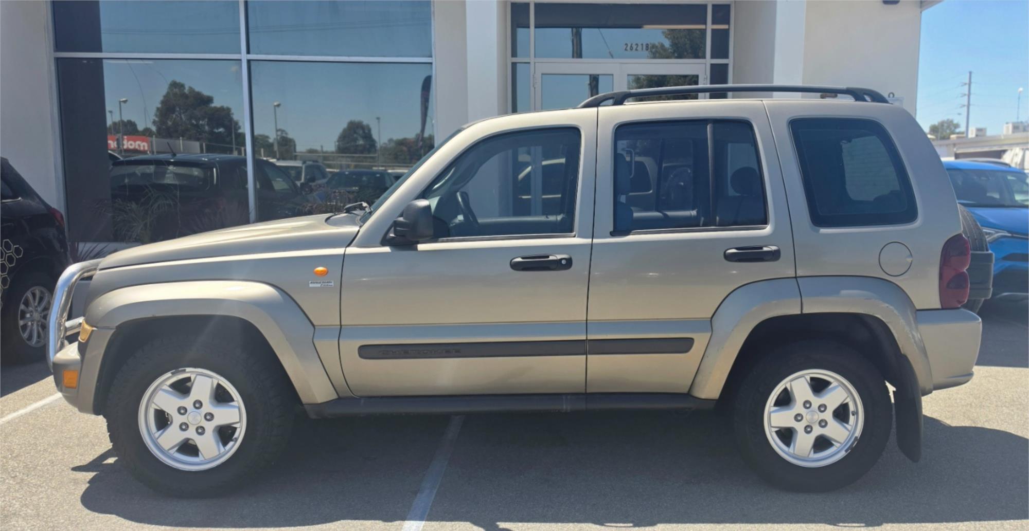 
								2007 Jeep Cherokee Sport full									