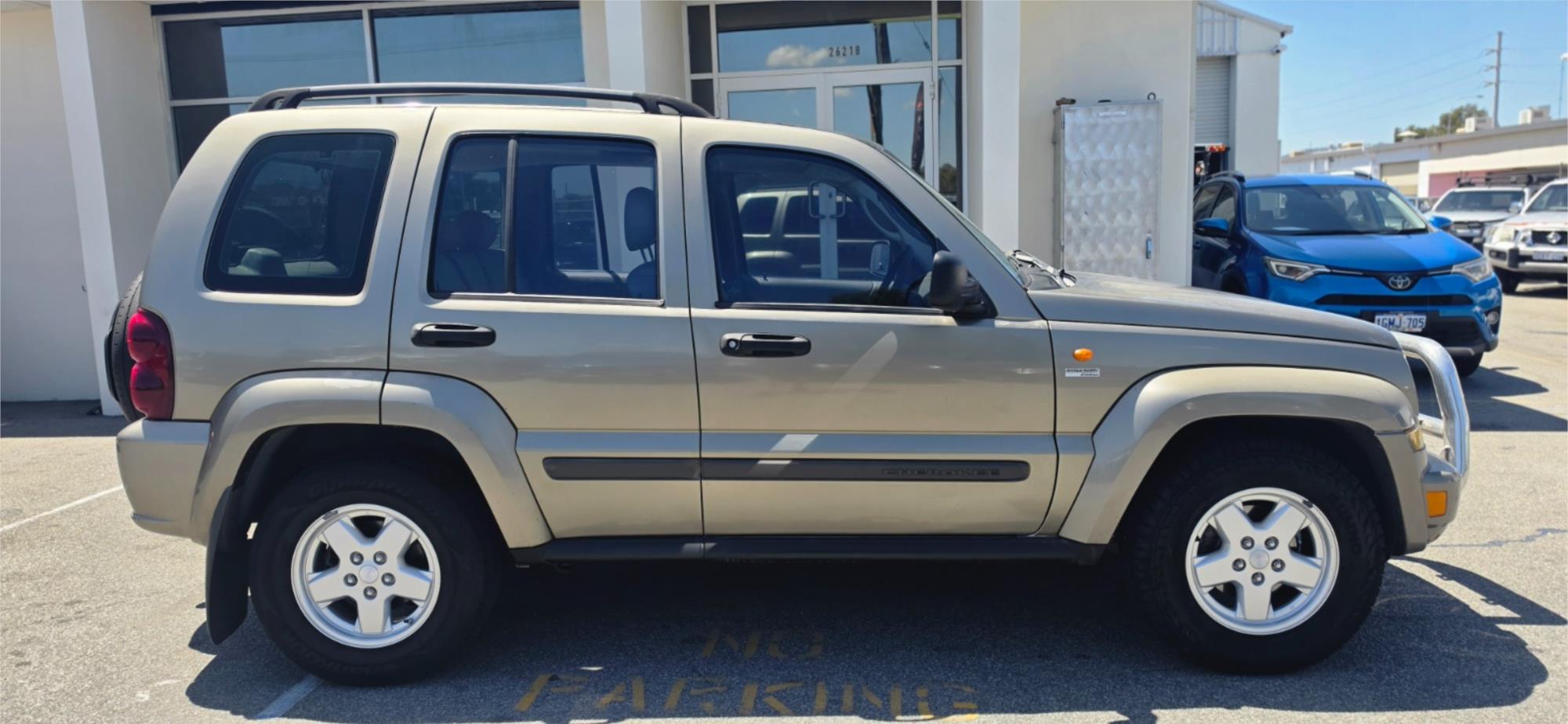
								2007 Jeep Cherokee Sport full									