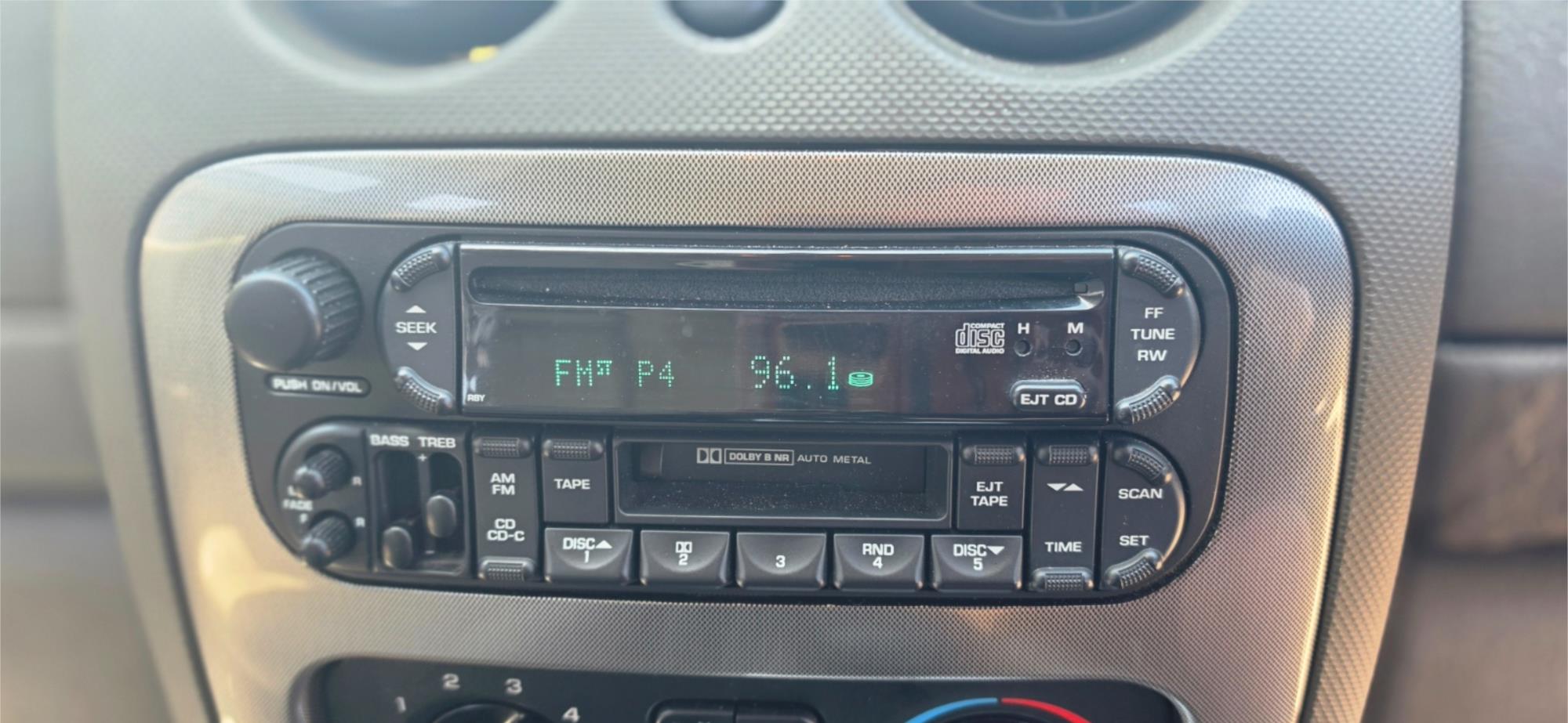 
								2007 Jeep Cherokee Sport full									