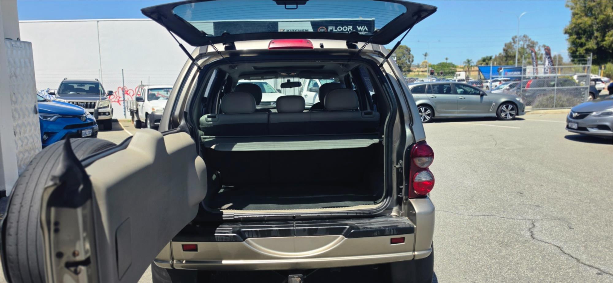 
								2007 Jeep Cherokee Sport full									