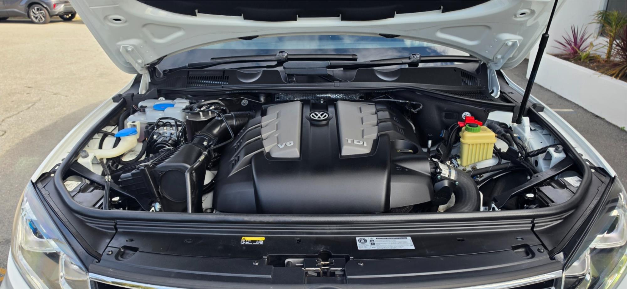 
								2016 Volkswagen Touareg 150TDI Element full									