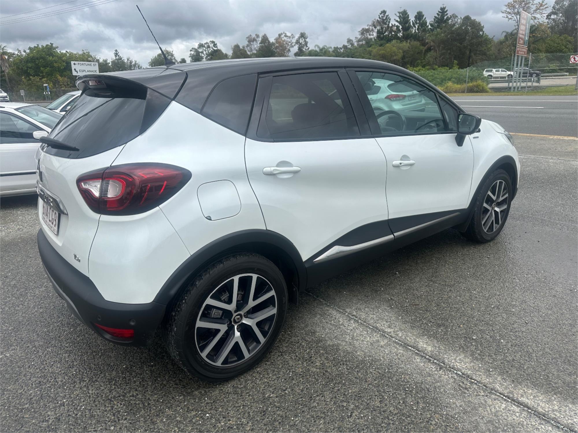 
								2019 Renault Captur Intens full									