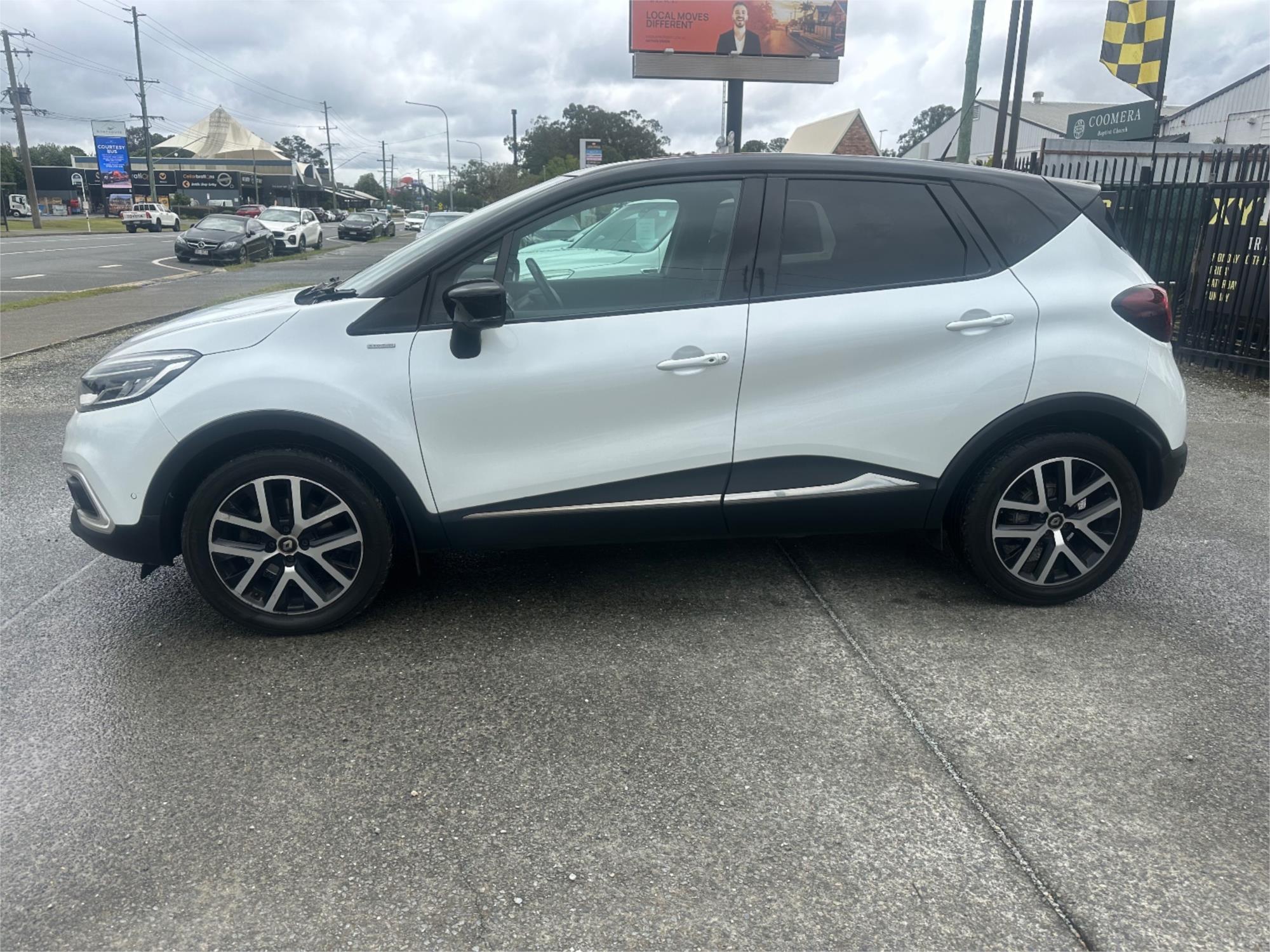 
								2019 Renault Captur Intens full									